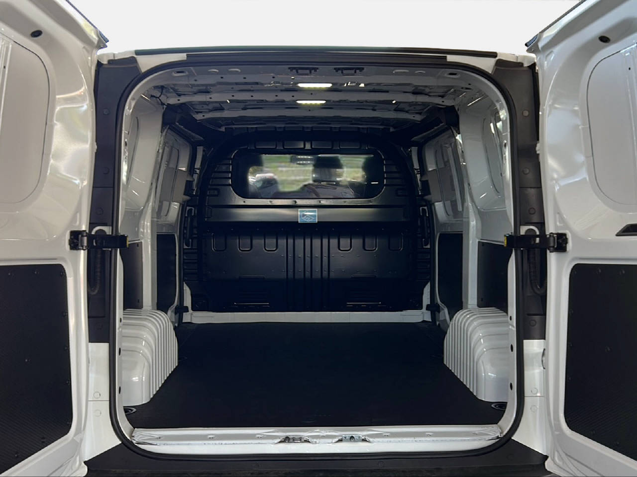 MAXUS Deliver 7 Kaw. L1H1 2.0 TD Base-image-13