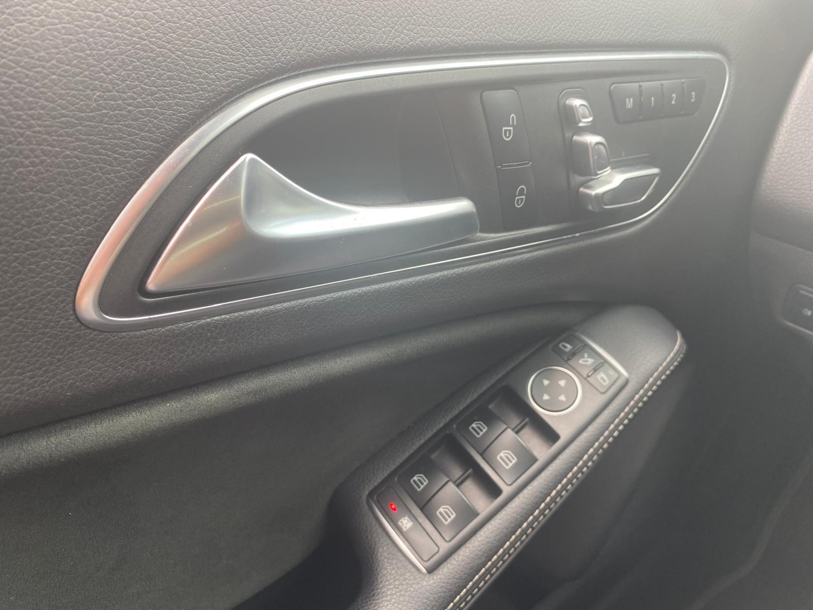 MERCEDES-BENZ A 250 Sport 4Matic 7G-DCT-image-12