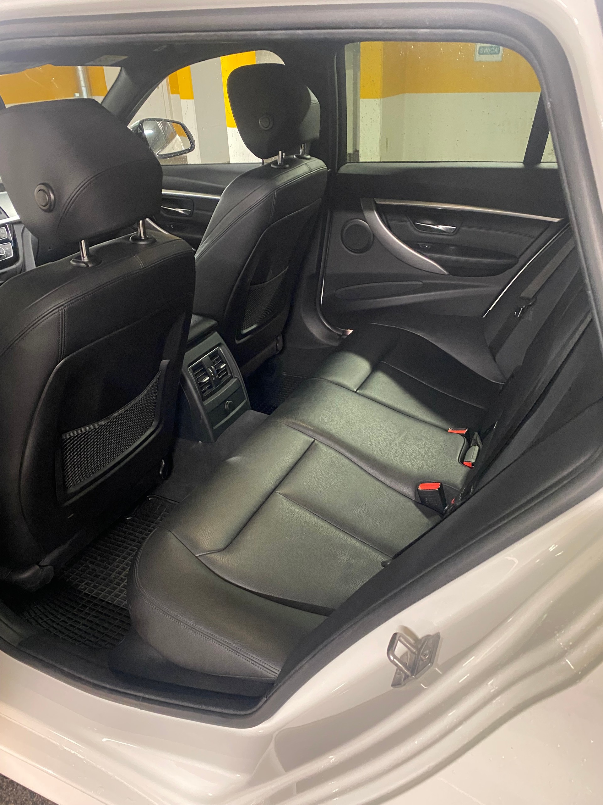 BMW 320d xDrive-image-3