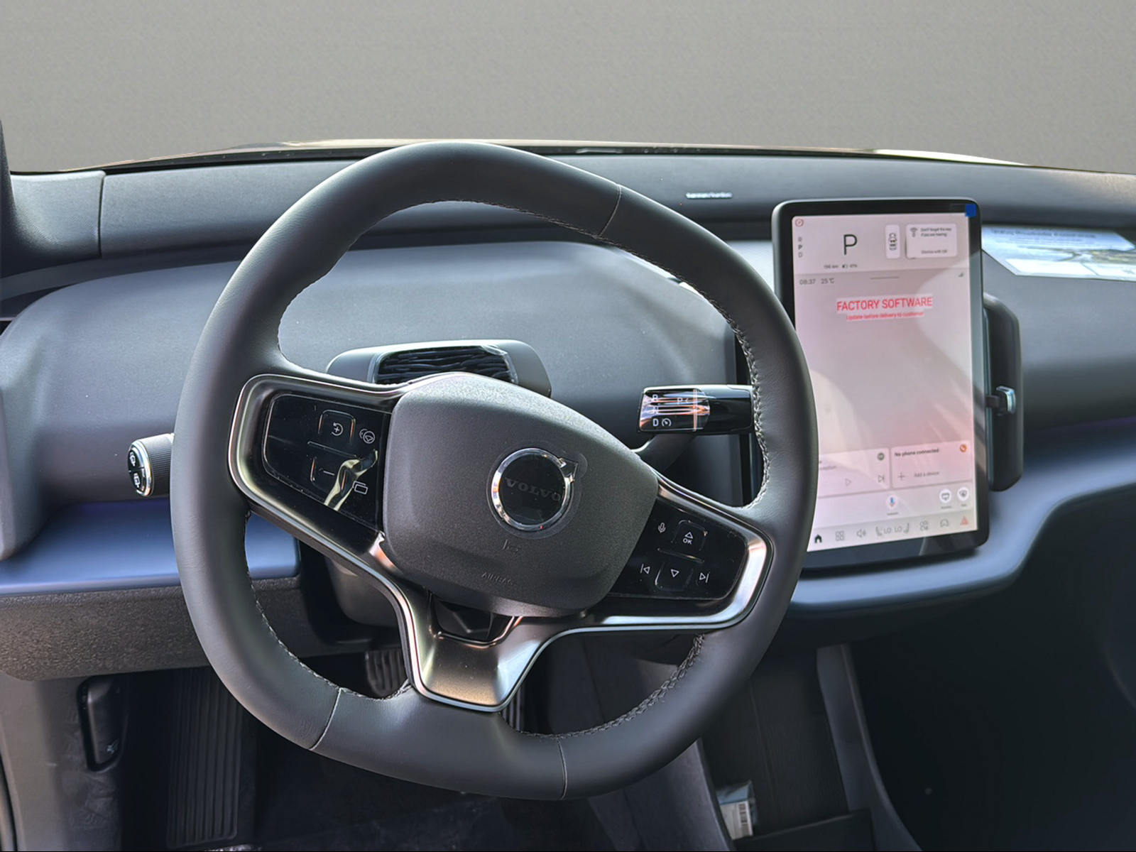 VOLVO EX30 P5 69 kWh Long Range Plus-image-11