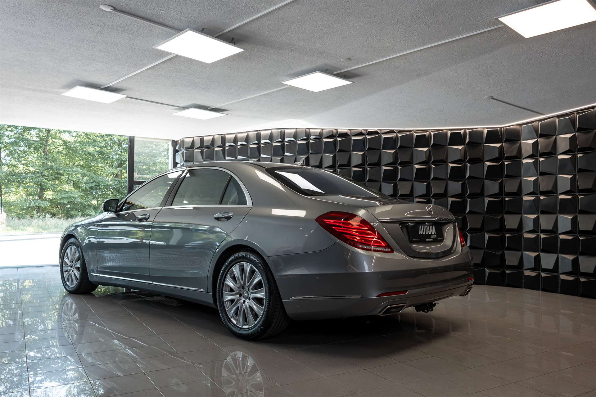 MERCEDES-BENZ S 500 L 4Matic 7G-Tronic-showroom-element-2