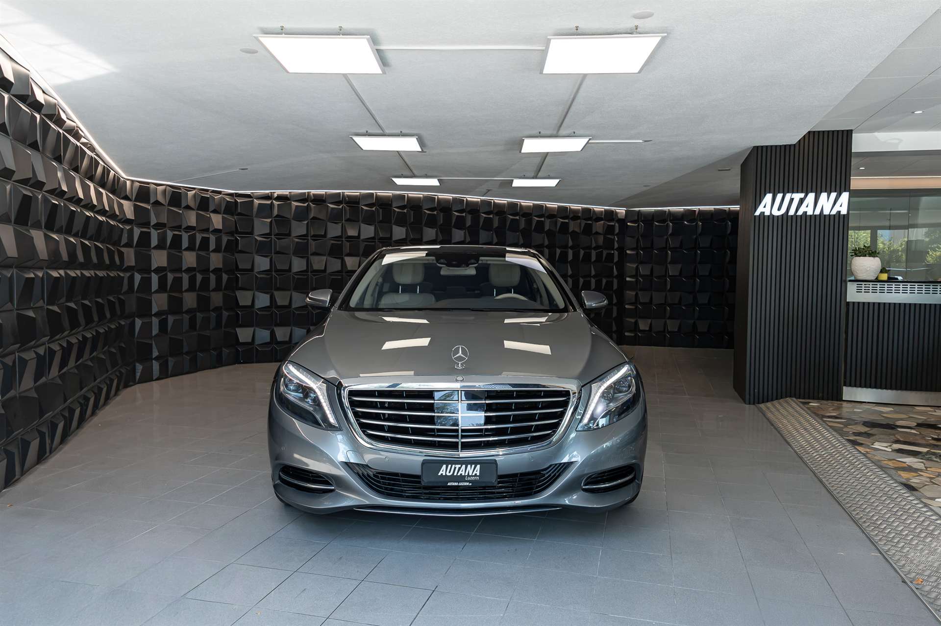 MERCEDES-BENZ S 500 L 4Matic 7G-Tronic-showroom-element-3