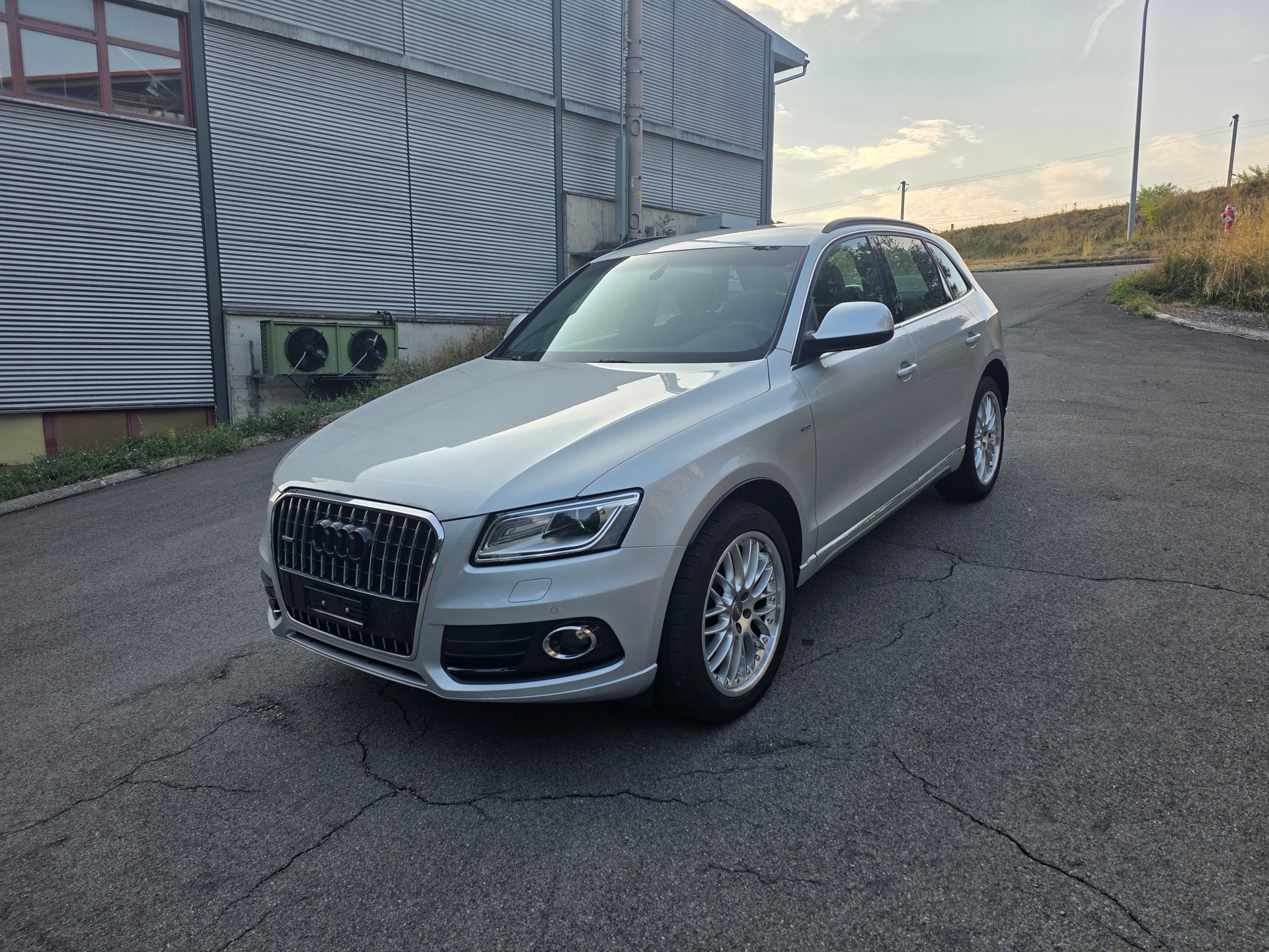 AUDI Q5 2.0 TFSI quattro tiptronic-image-2