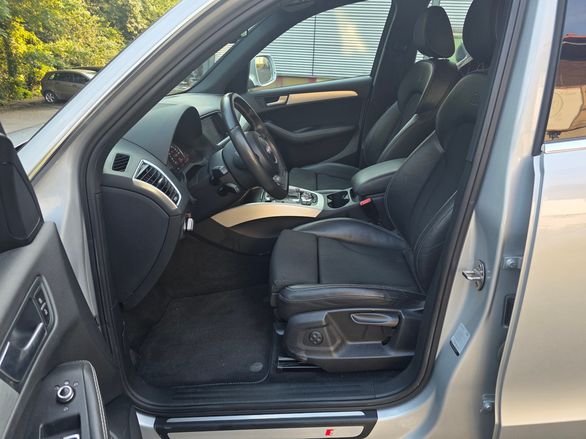 AUDI Q5 2.0 TFSI quattro tiptronic-image-9
