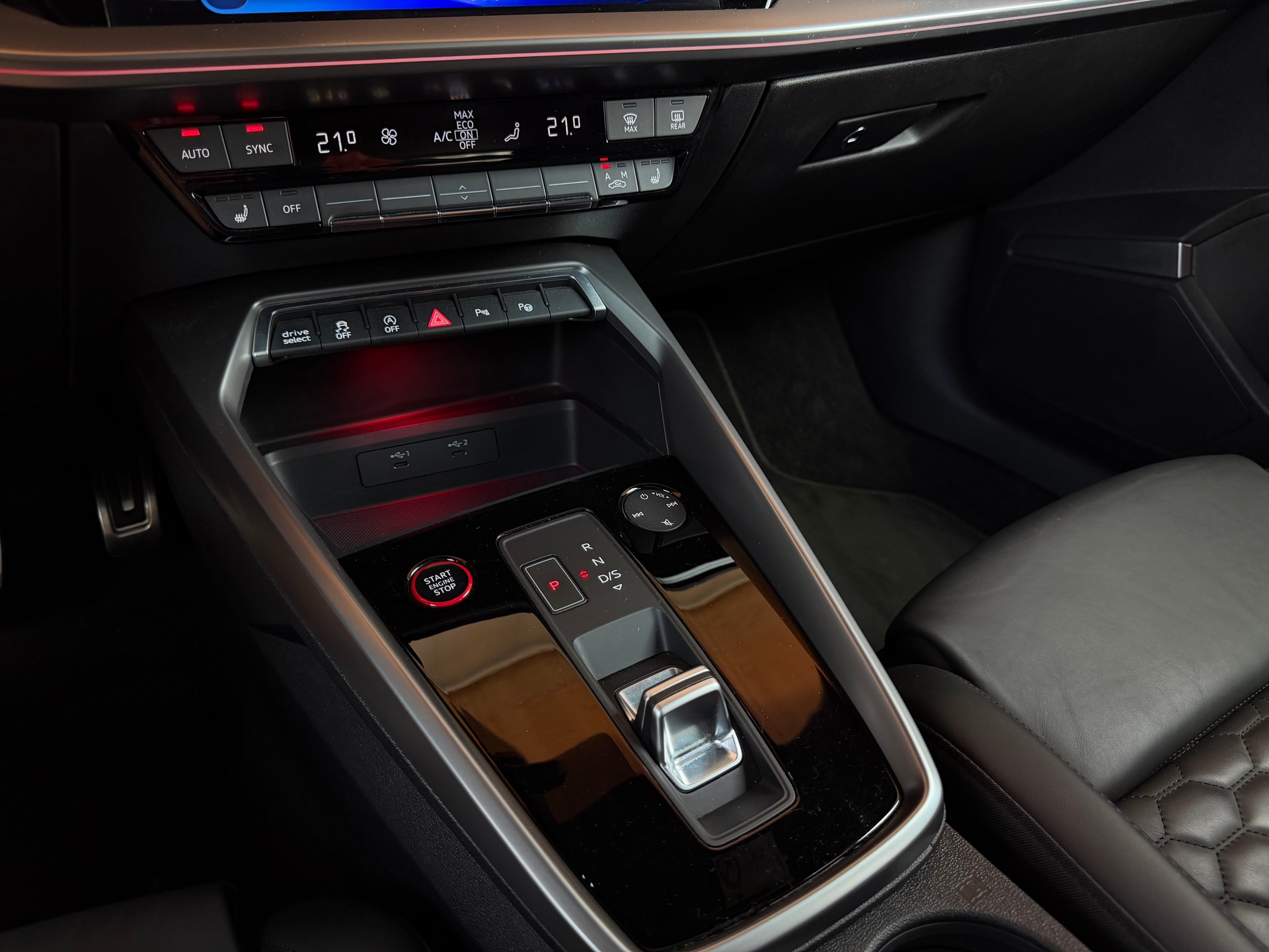 AUDI RS3 Sportback 2.5 TSI quattro S-tronic-image-11