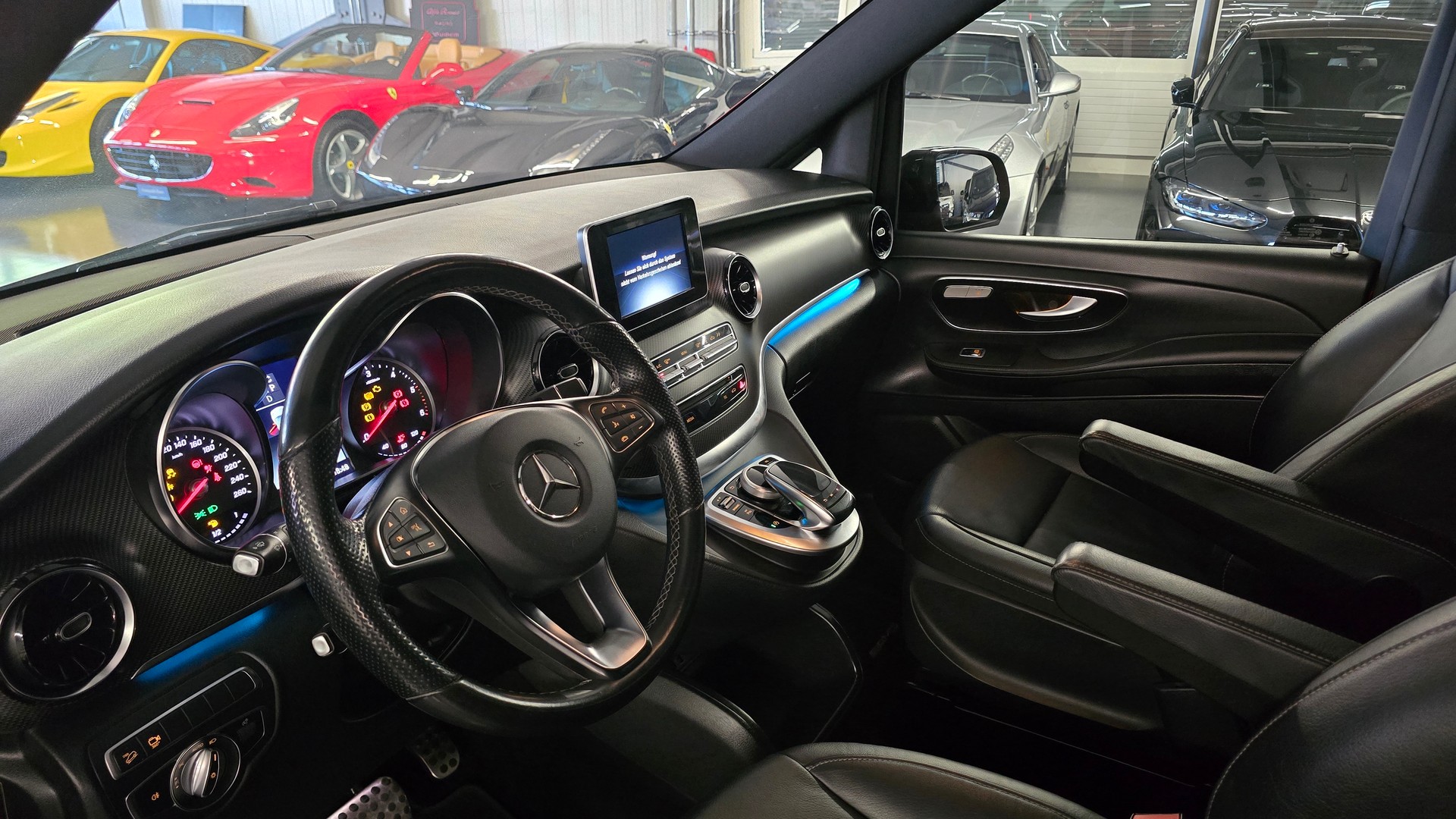 MERCEDES-BENZ V 300 d AMG Avantgarde kompakt 4Matic 9G-Tronic-image-15
