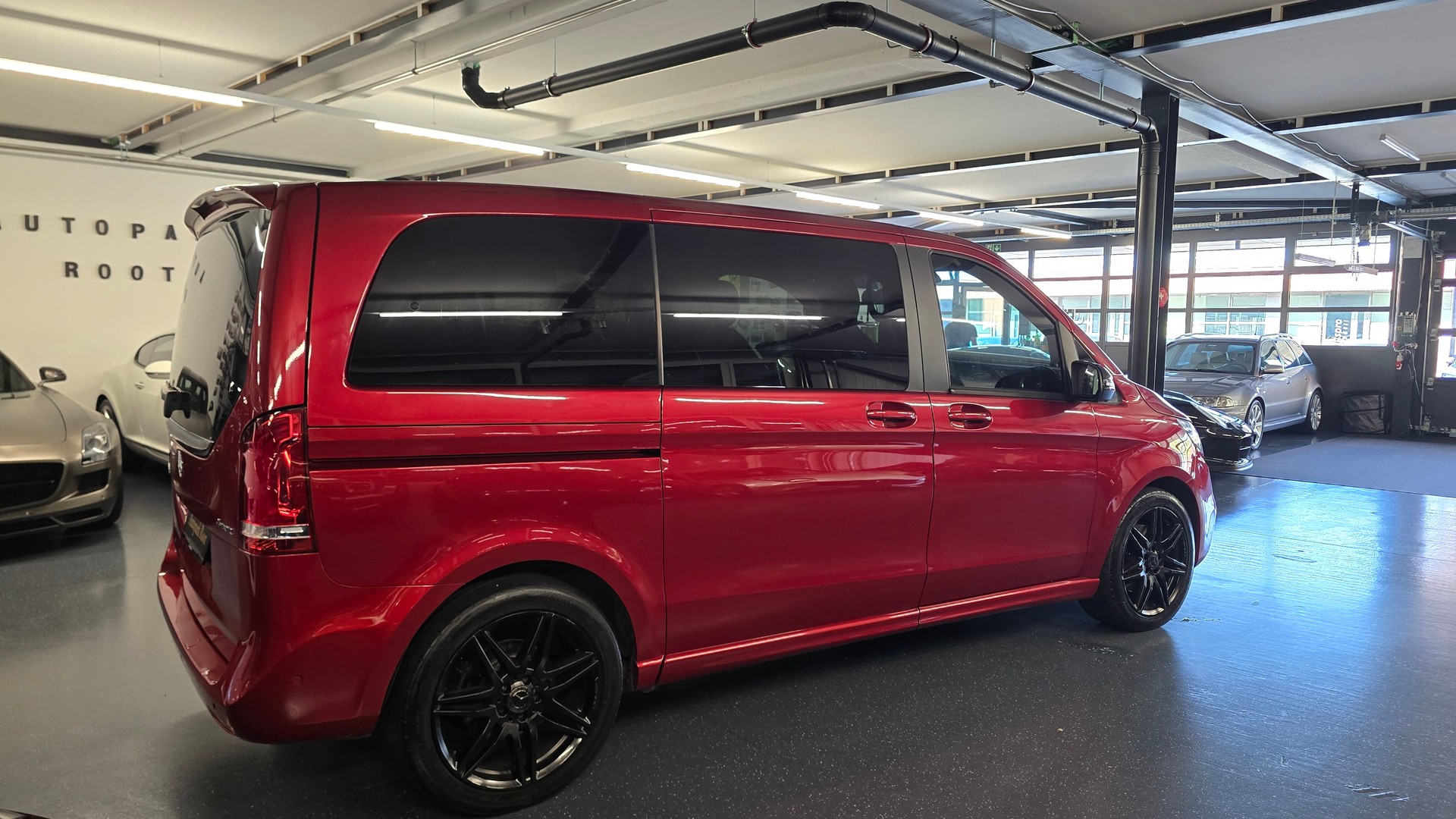 MERCEDES-BENZ V 300 d AMG Avantgarde kompakt 4Matic 9G-Tronic-image-6