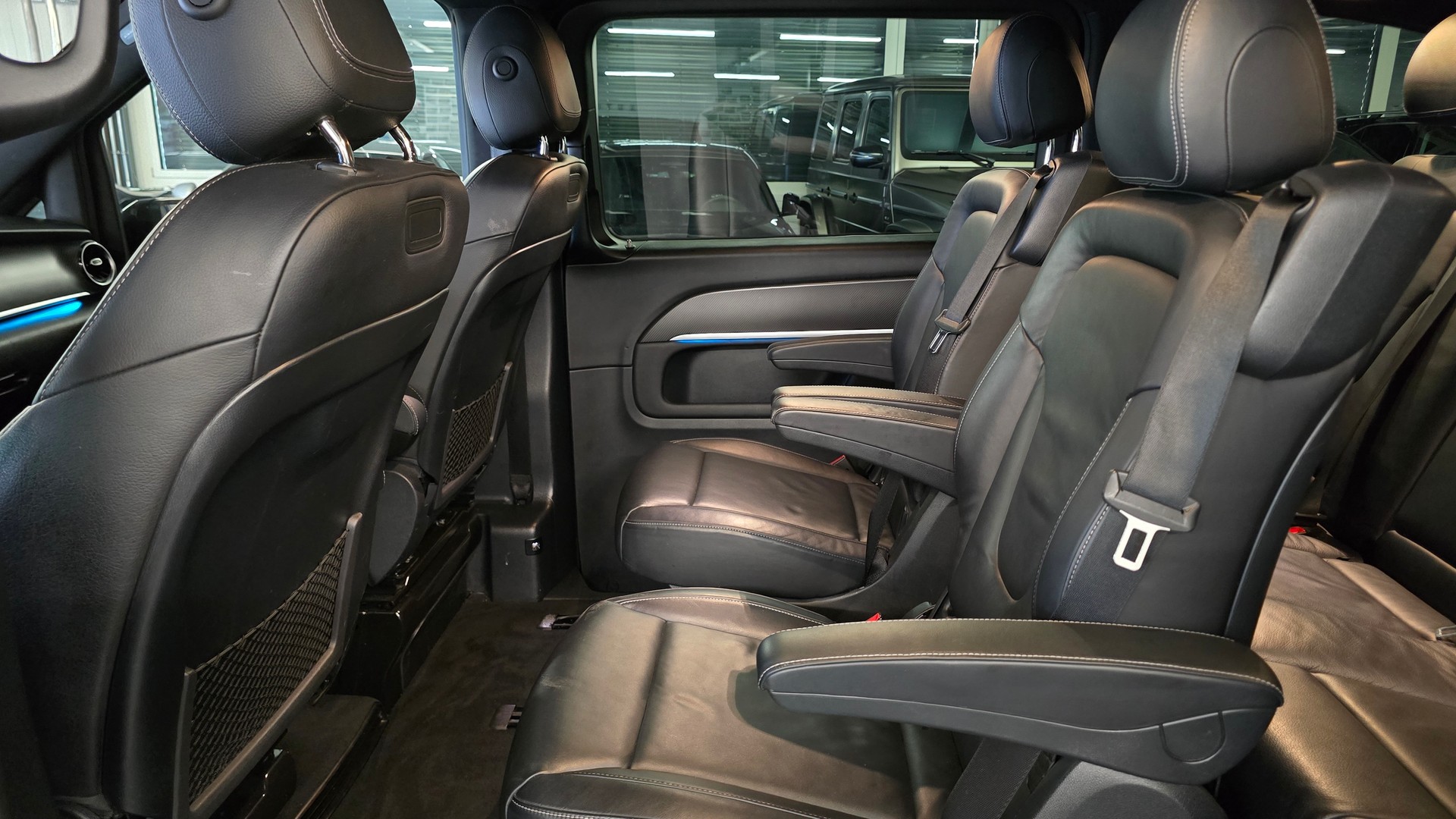 MERCEDES-BENZ V 300 d AMG Avantgarde kompakt 4Matic 9G-Tronic-image-18