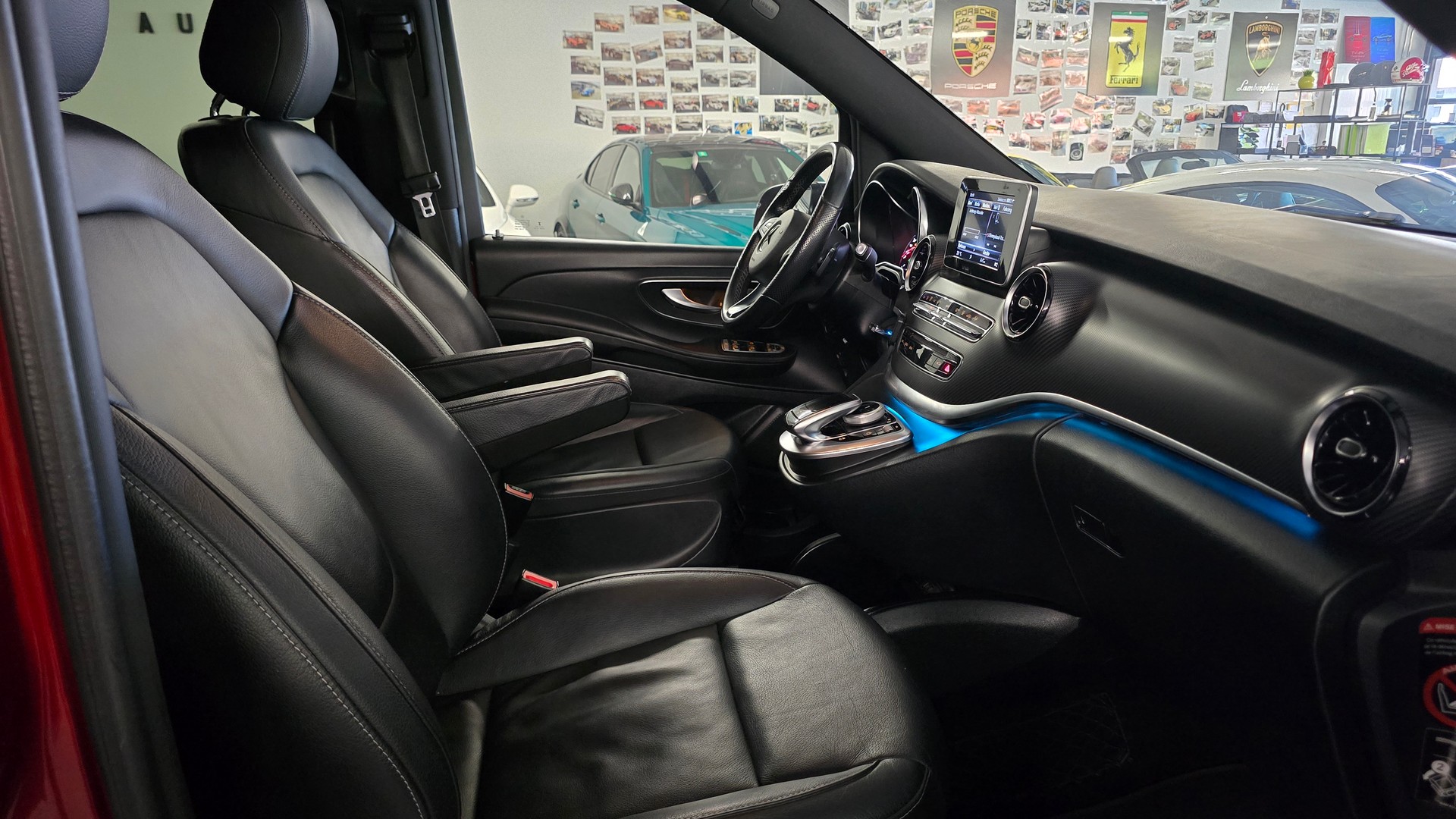 MERCEDES-BENZ V 300 d AMG Avantgarde kompakt 4Matic 9G-Tronic-image-21
