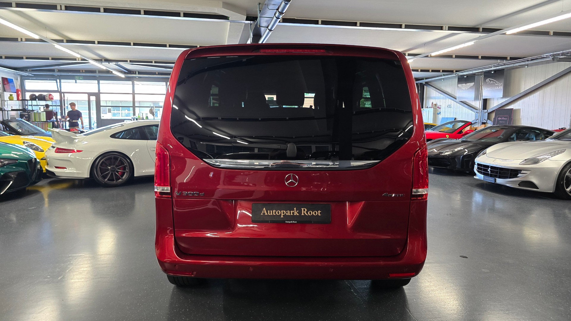 MERCEDES-BENZ V 300 d AMG Avantgarde kompakt 4Matic 9G-Tronic-image-7