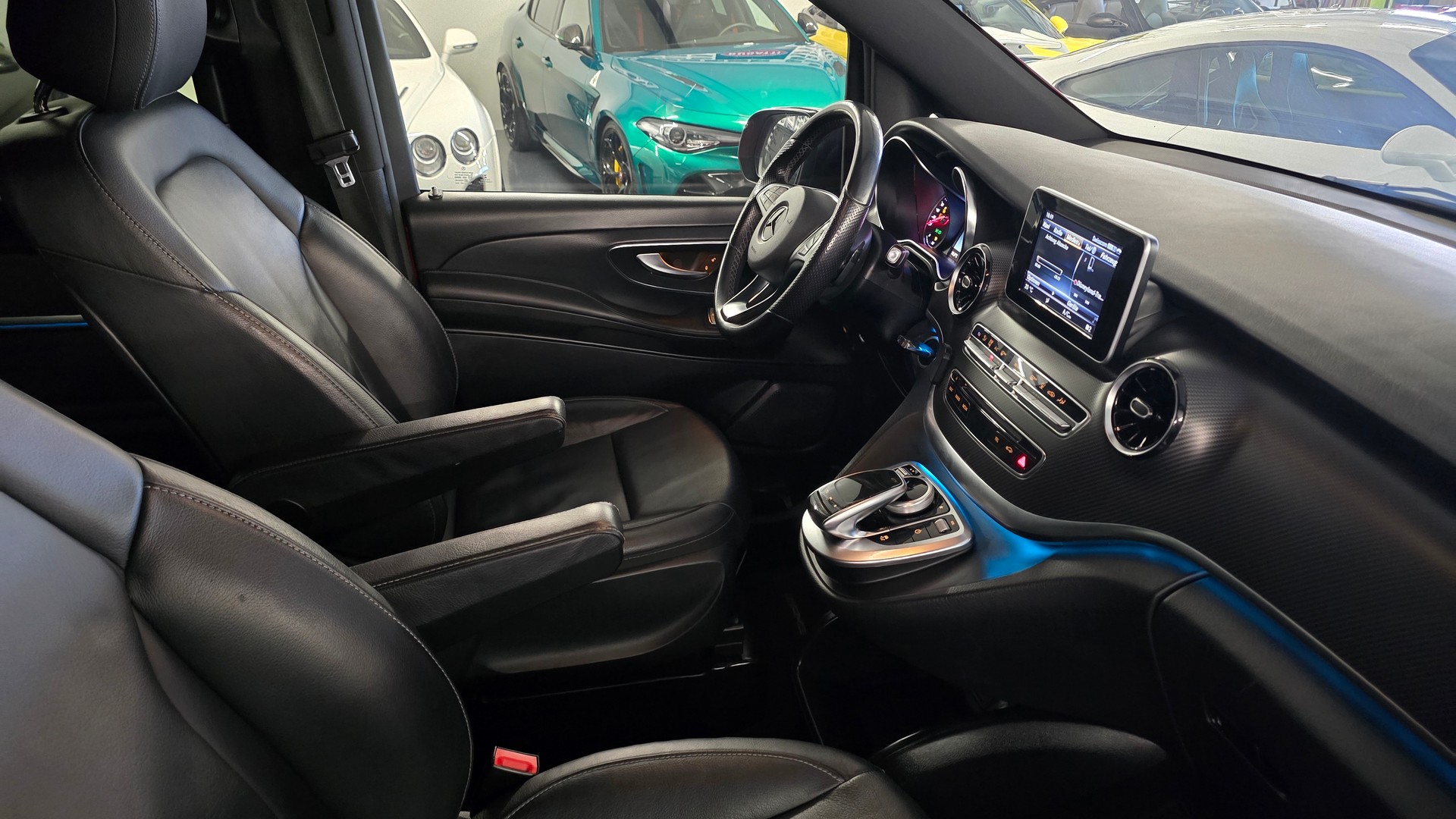 MERCEDES-BENZ V 300 d AMG Avantgarde kompakt 4Matic 9G-Tronic-image-22