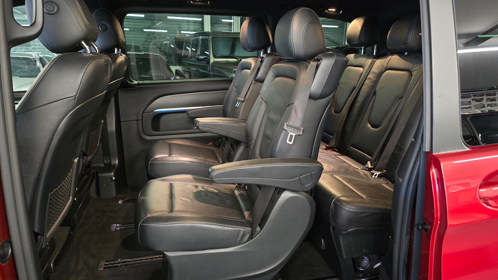 MERCEDES-BENZ V 300 d AMG Avantgarde kompakt 4Matic 9G-Tronic-image-17