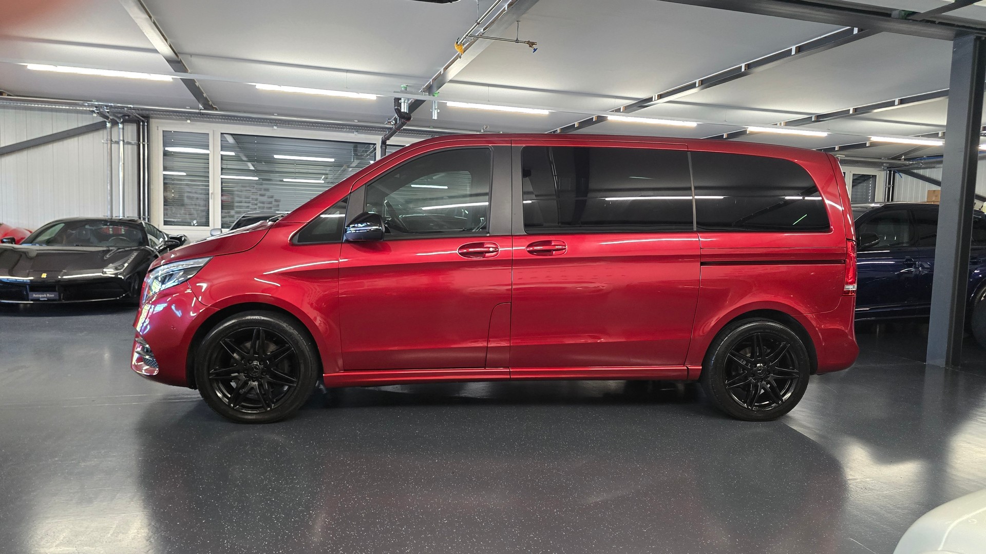 MERCEDES-BENZ V 300 d AMG Avantgarde kompakt 4Matic 9G-Tronic-image-10