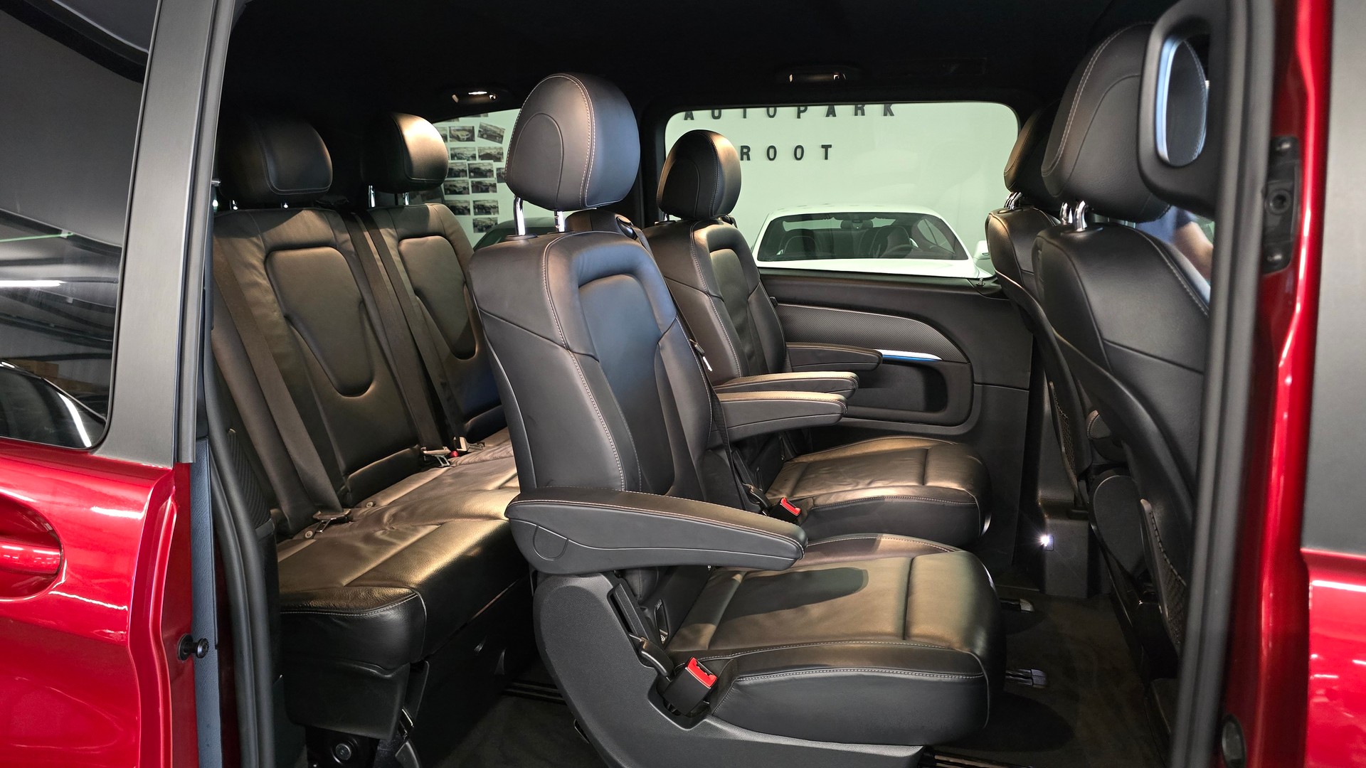 MERCEDES-BENZ V 300 d AMG Avantgarde kompakt 4Matic 9G-Tronic-image-23