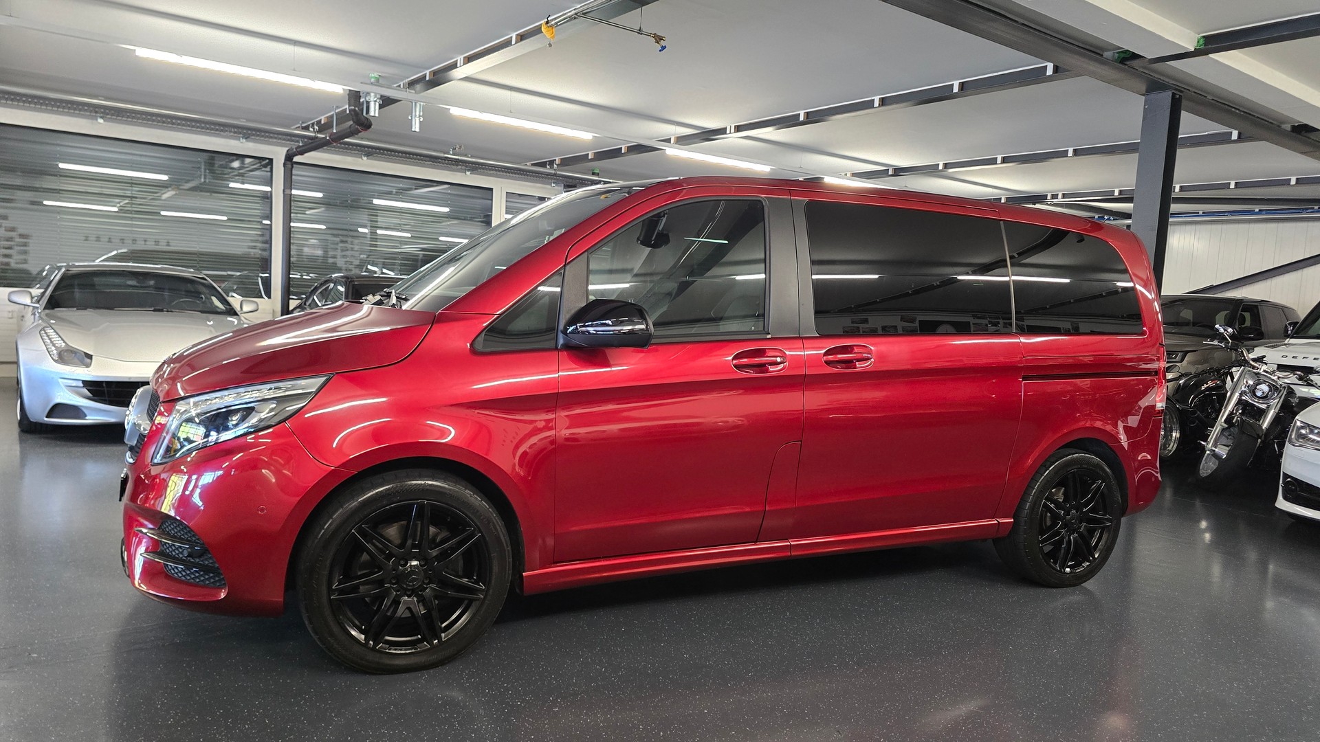 MERCEDES-BENZ V 300 d AMG Avantgarde kompakt 4Matic 9G-Tronic-image-11