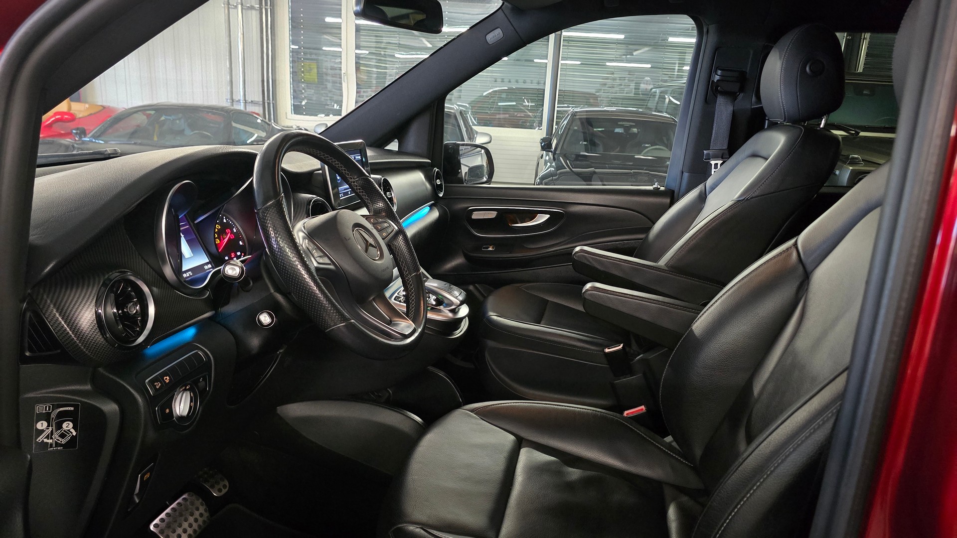 MERCEDES-BENZ V 300 d AMG Avantgarde kompakt 4Matic 9G-Tronic-image-16