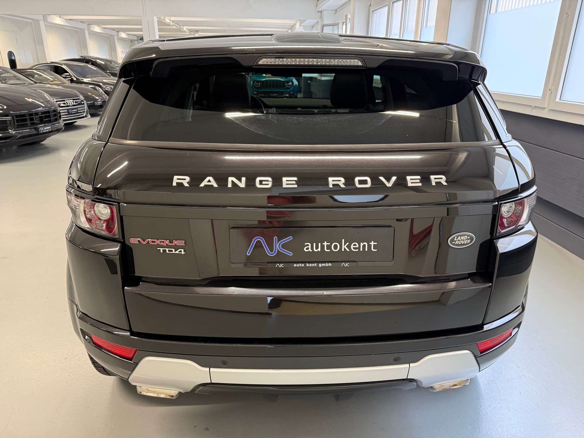 LAND ROVER Range Rover Evoque 2.2 TD4 Dynamic AT9-image-4