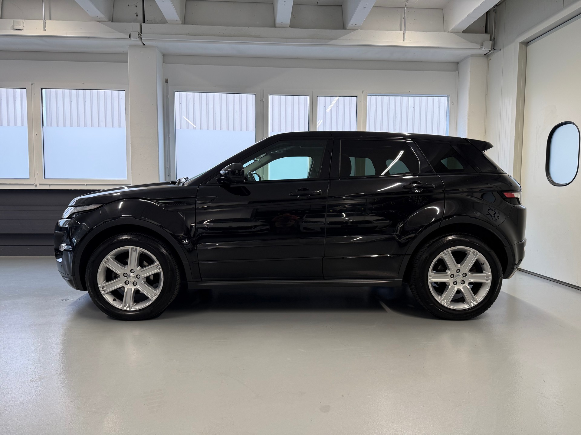 LAND ROVER Range Rover Evoque 2.2 TD4 Dynamic AT9-image-2