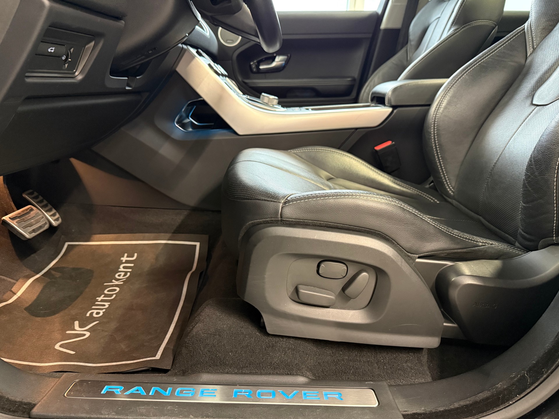 LAND ROVER Range Rover Evoque 2.2 TD4 Dynamic AT9-image-13