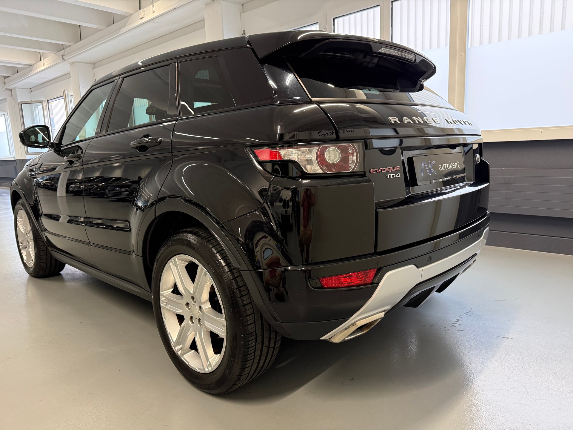 LAND ROVER Range Rover Evoque 2.2 TD4 Dynamic AT9-image-3