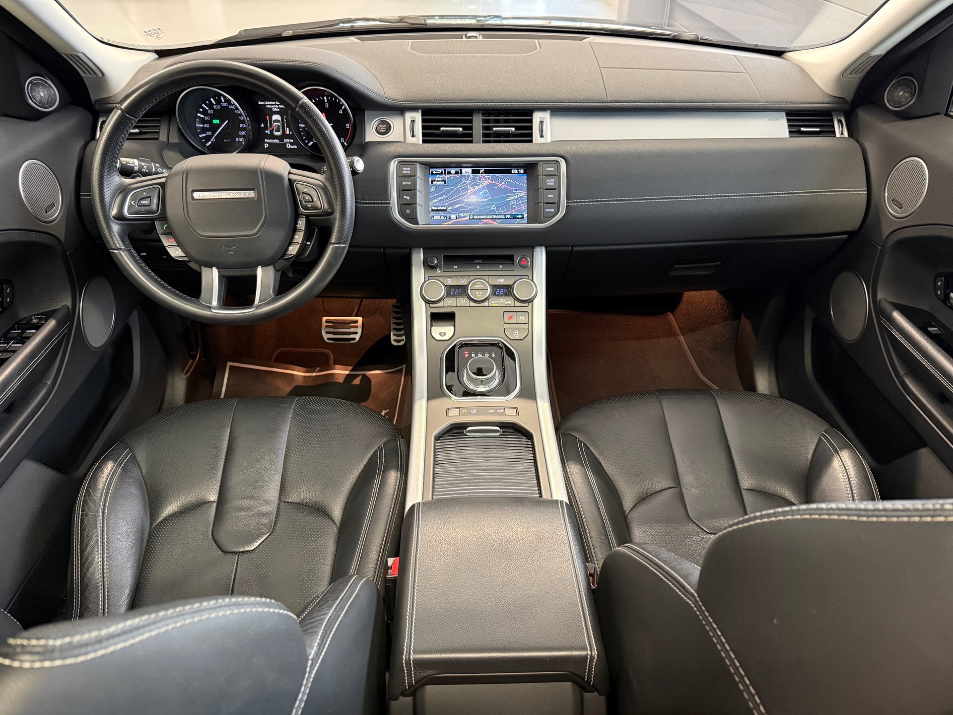 LAND ROVER Range Rover Evoque 2.2 TD4 Dynamic AT9-image-17