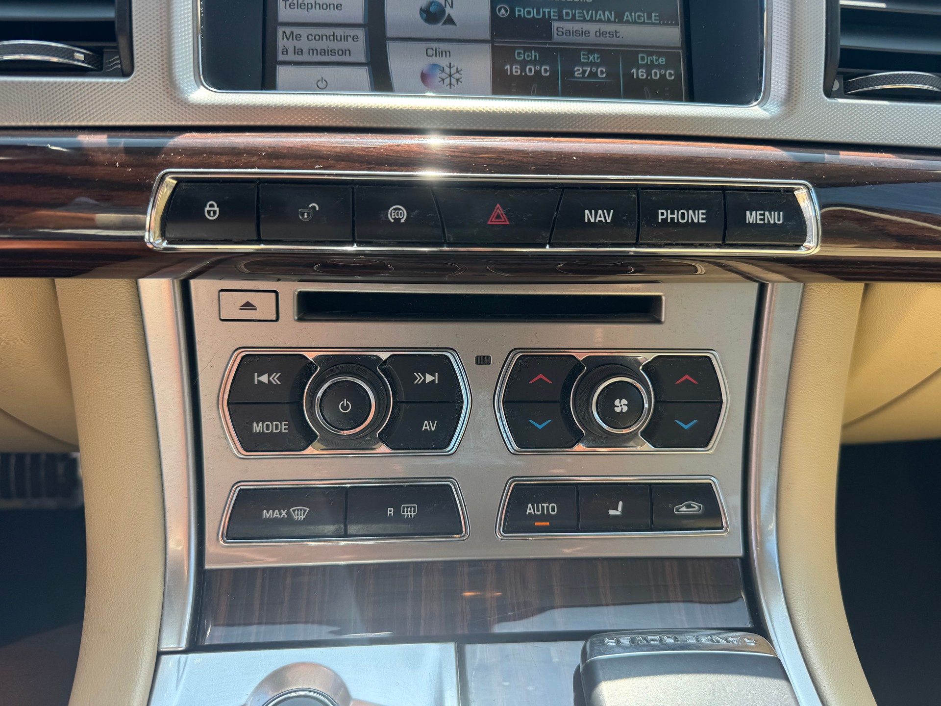 JAGUAR XF 2.2d Premium Luxury-image-18