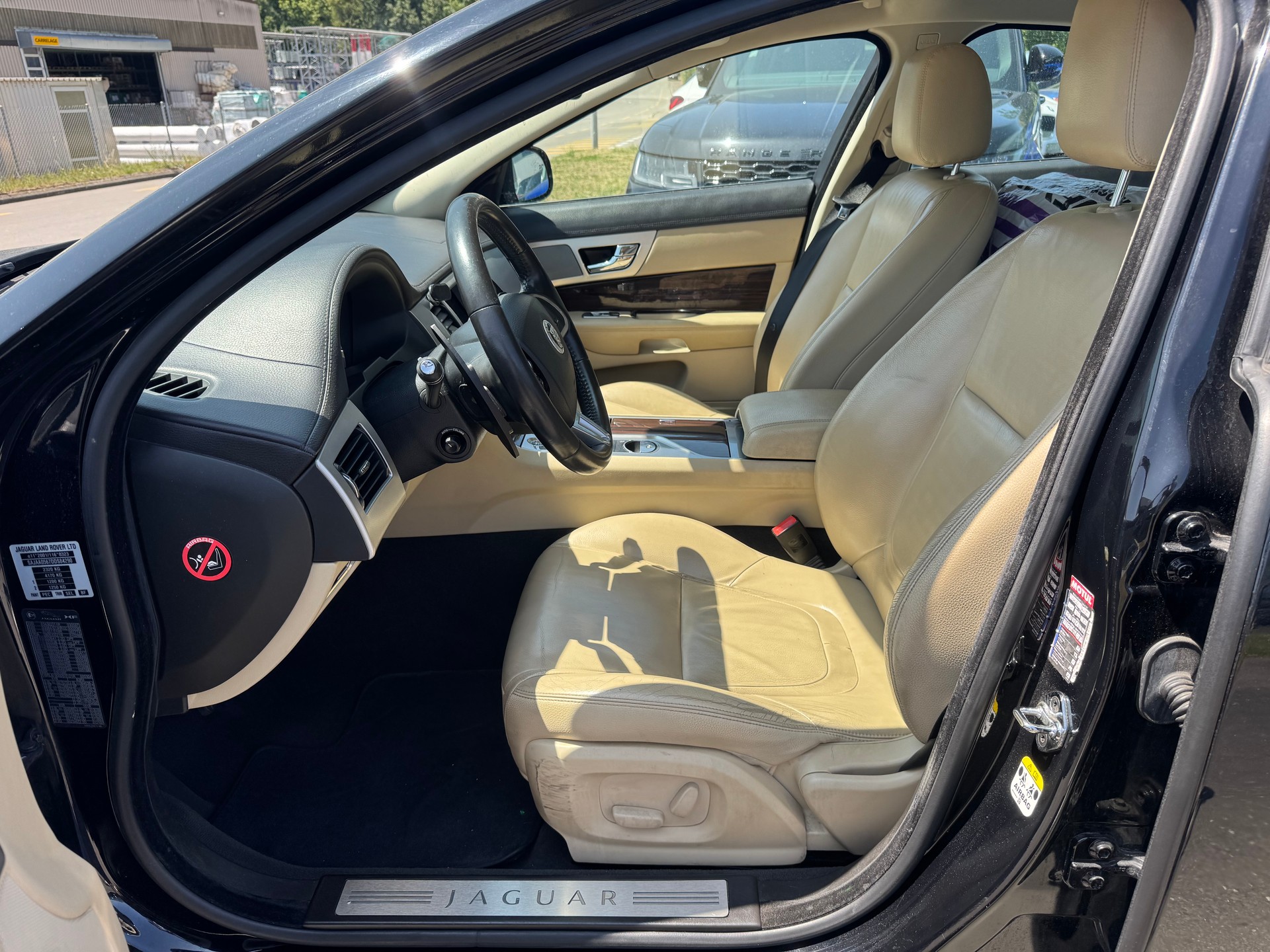 JAGUAR XF 2.2d Premium Luxury-image-11
