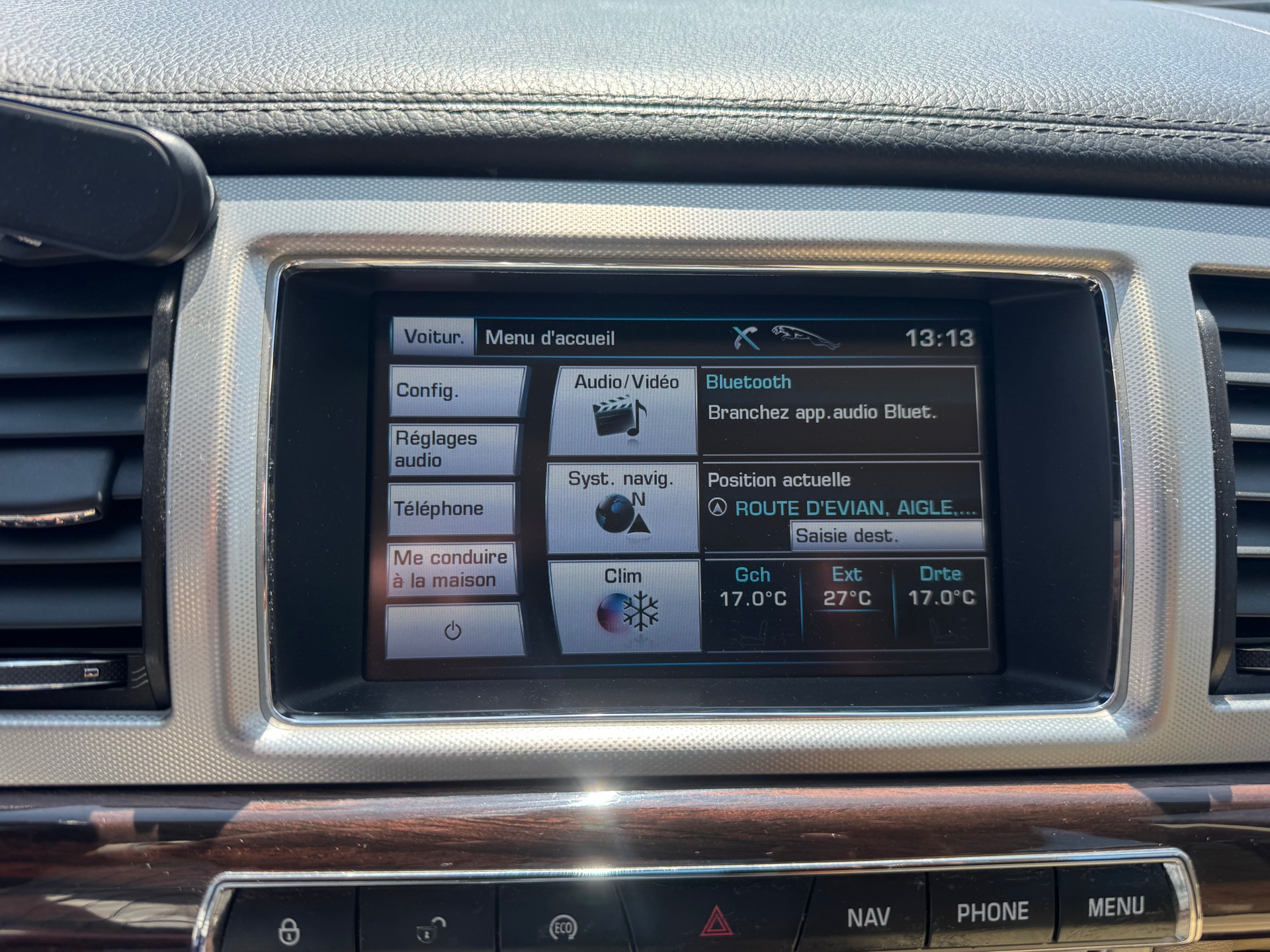 JAGUAR XF 2.2d Premium Luxury-image-17