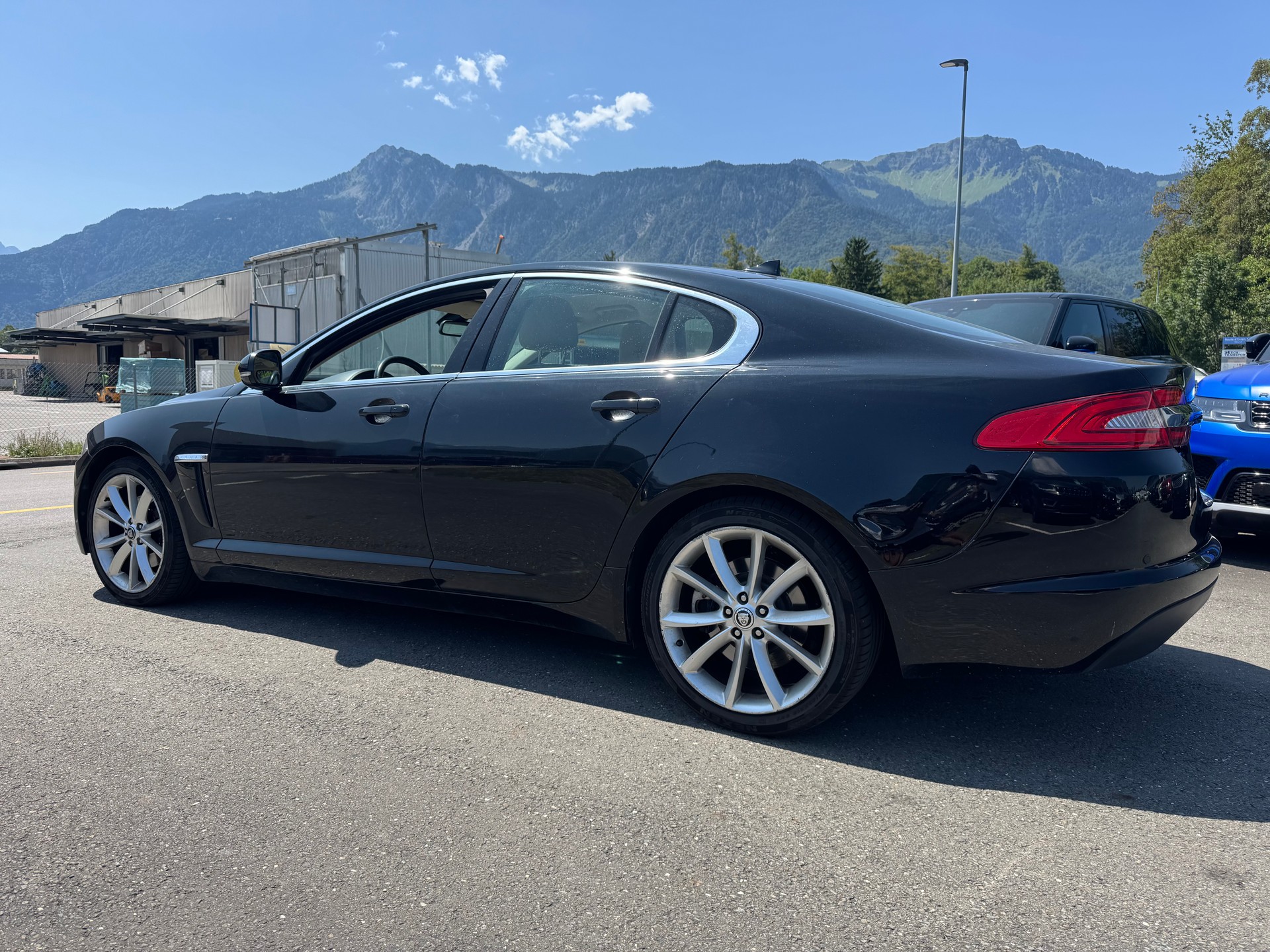 JAGUAR XF 2.2d Premium Luxury-image-8