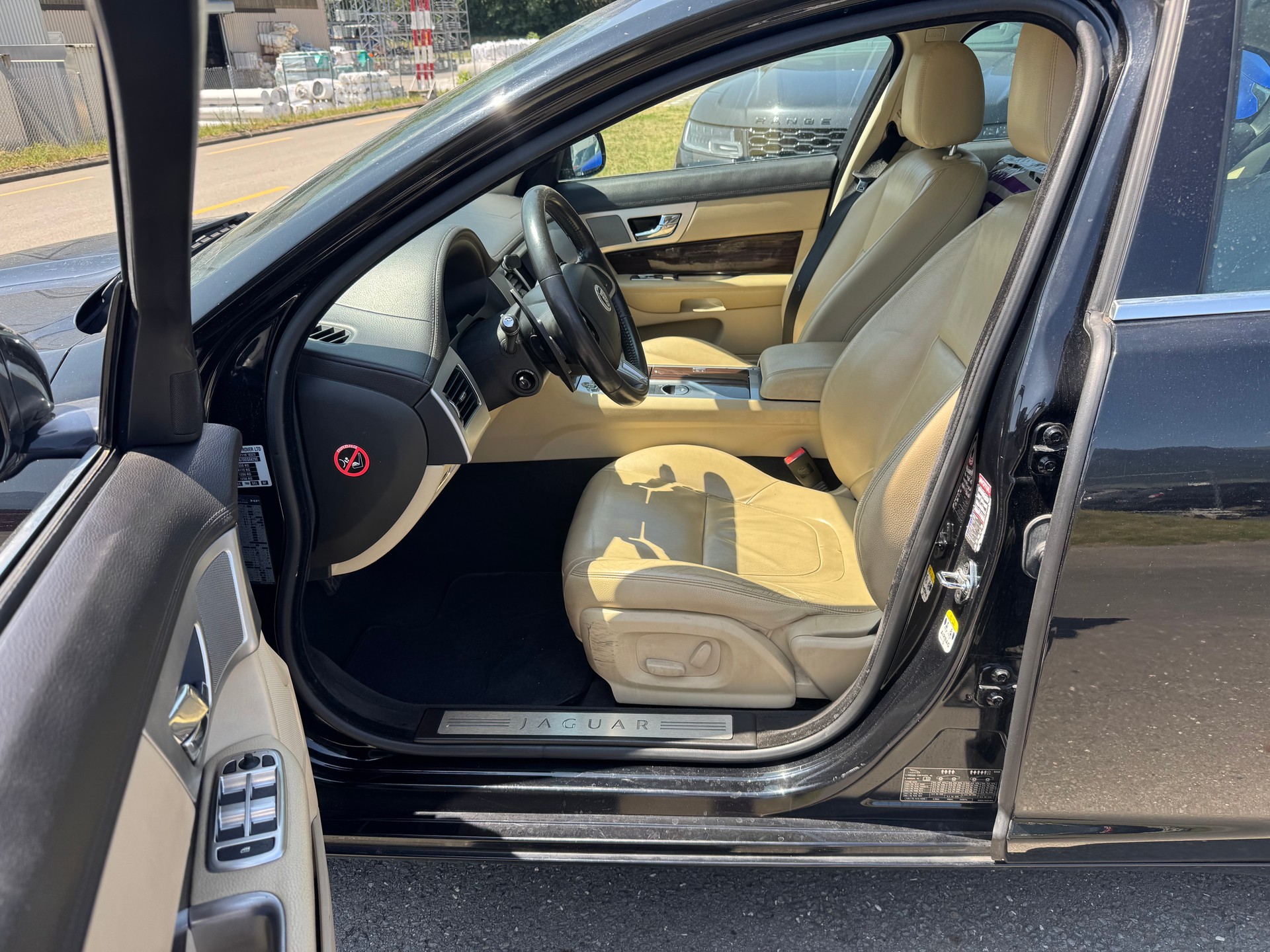JAGUAR XF 2.2d Premium Luxury-image-10