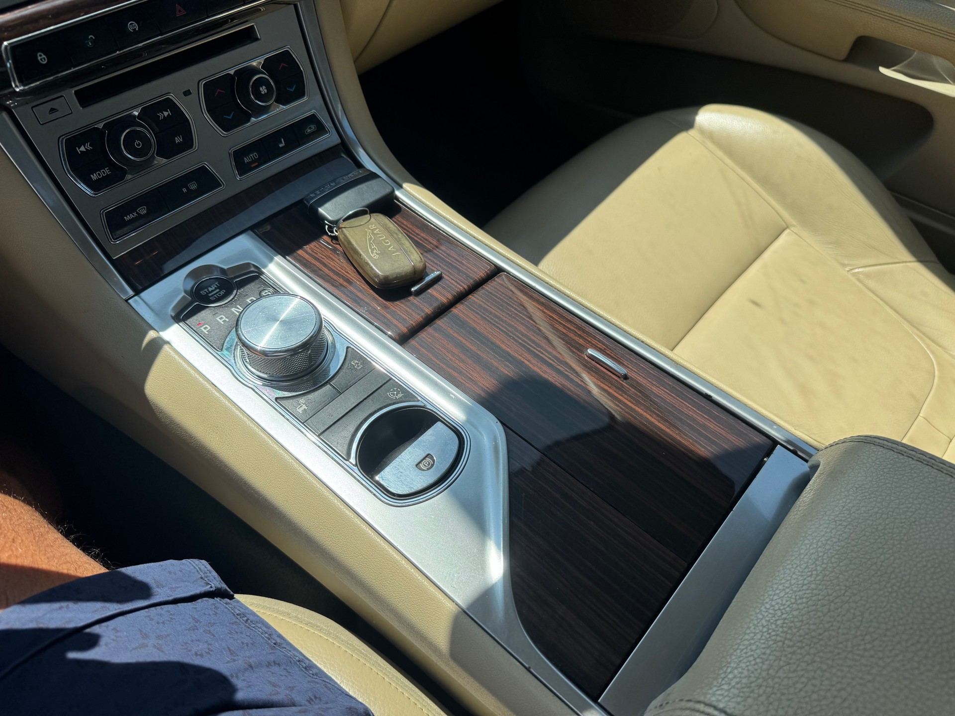 JAGUAR XF 2.2d Premium Luxury-image-20