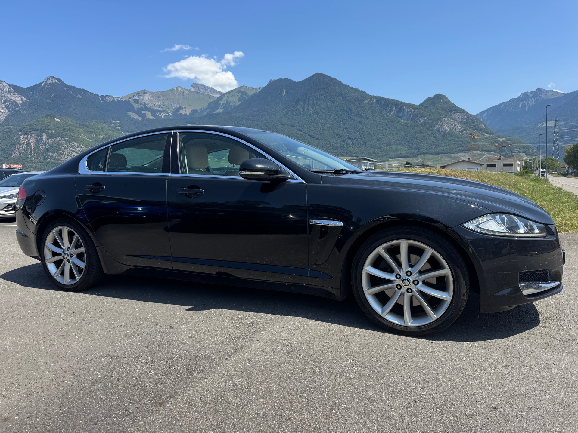 JAGUAR XF 2.2d Premium Luxury-image-4