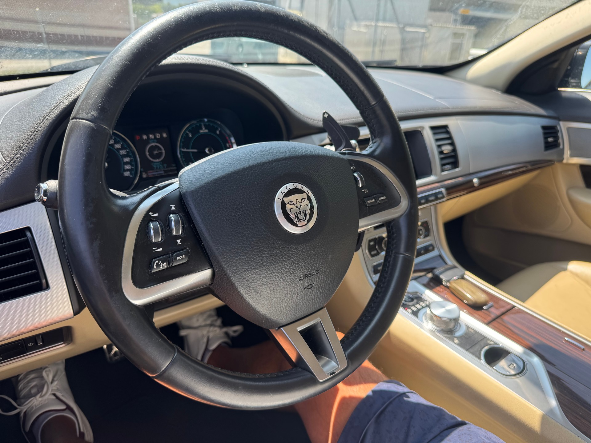 JAGUAR XF 2.2d Premium Luxury-image-24