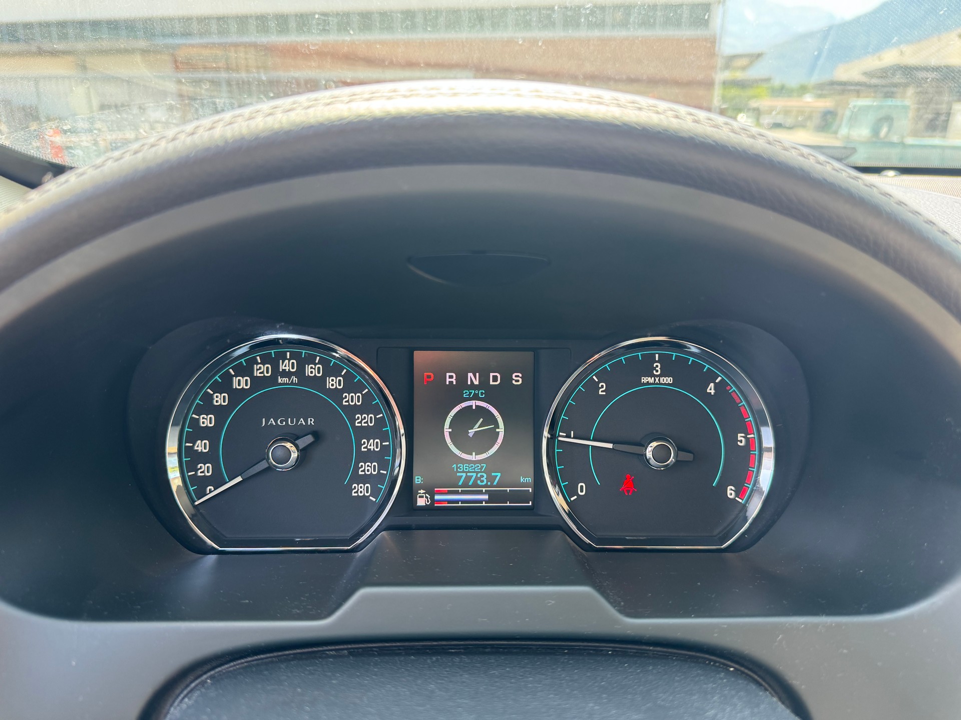 JAGUAR XF 2.2d Premium Luxury-image-16