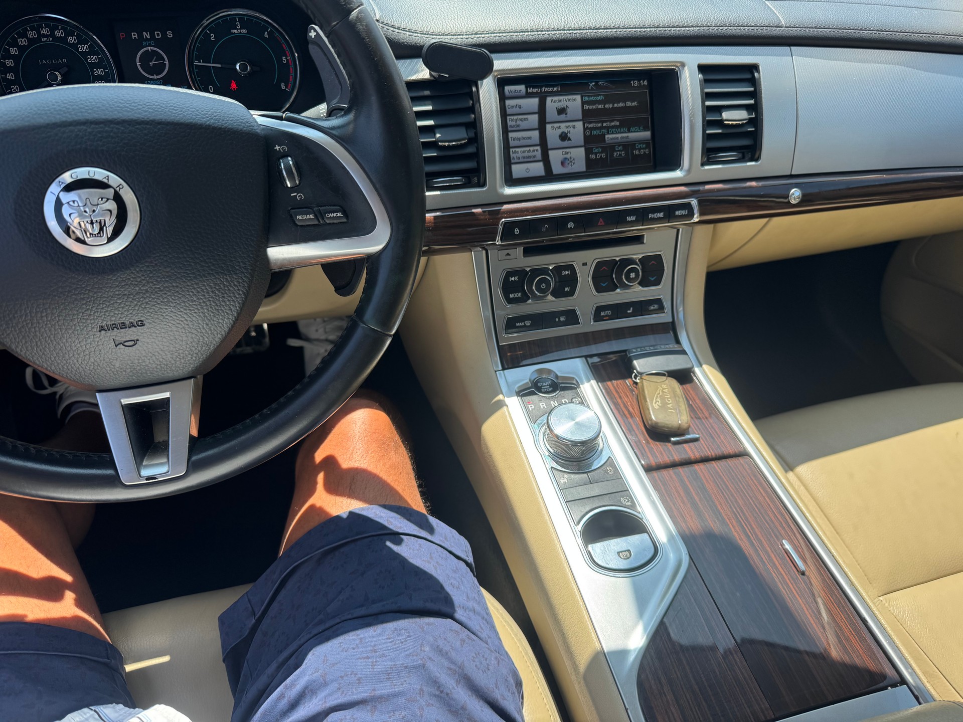 JAGUAR XF 2.2d Premium Luxury-image-21