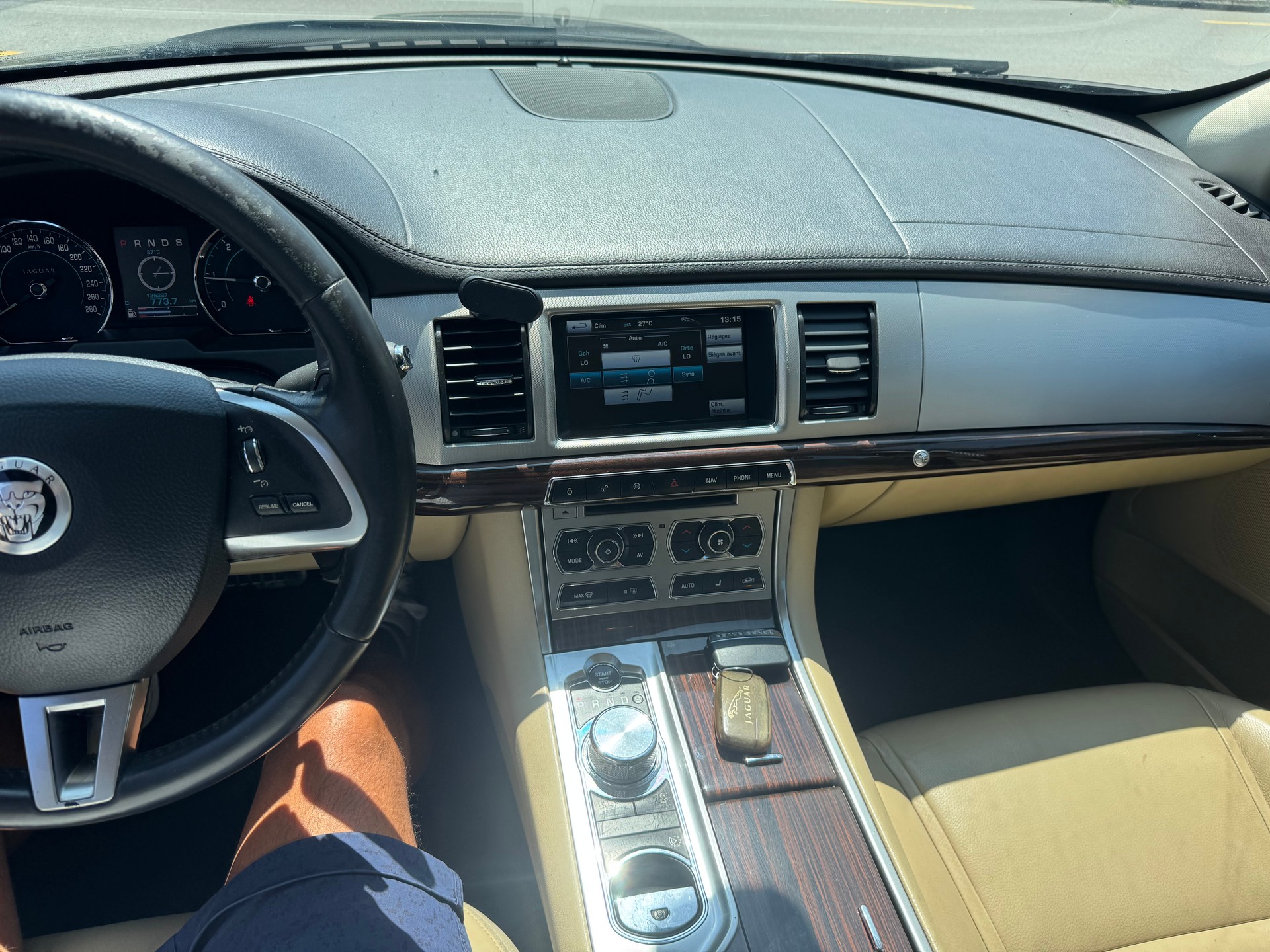 JAGUAR XF 2.2d Premium Luxury-image-23