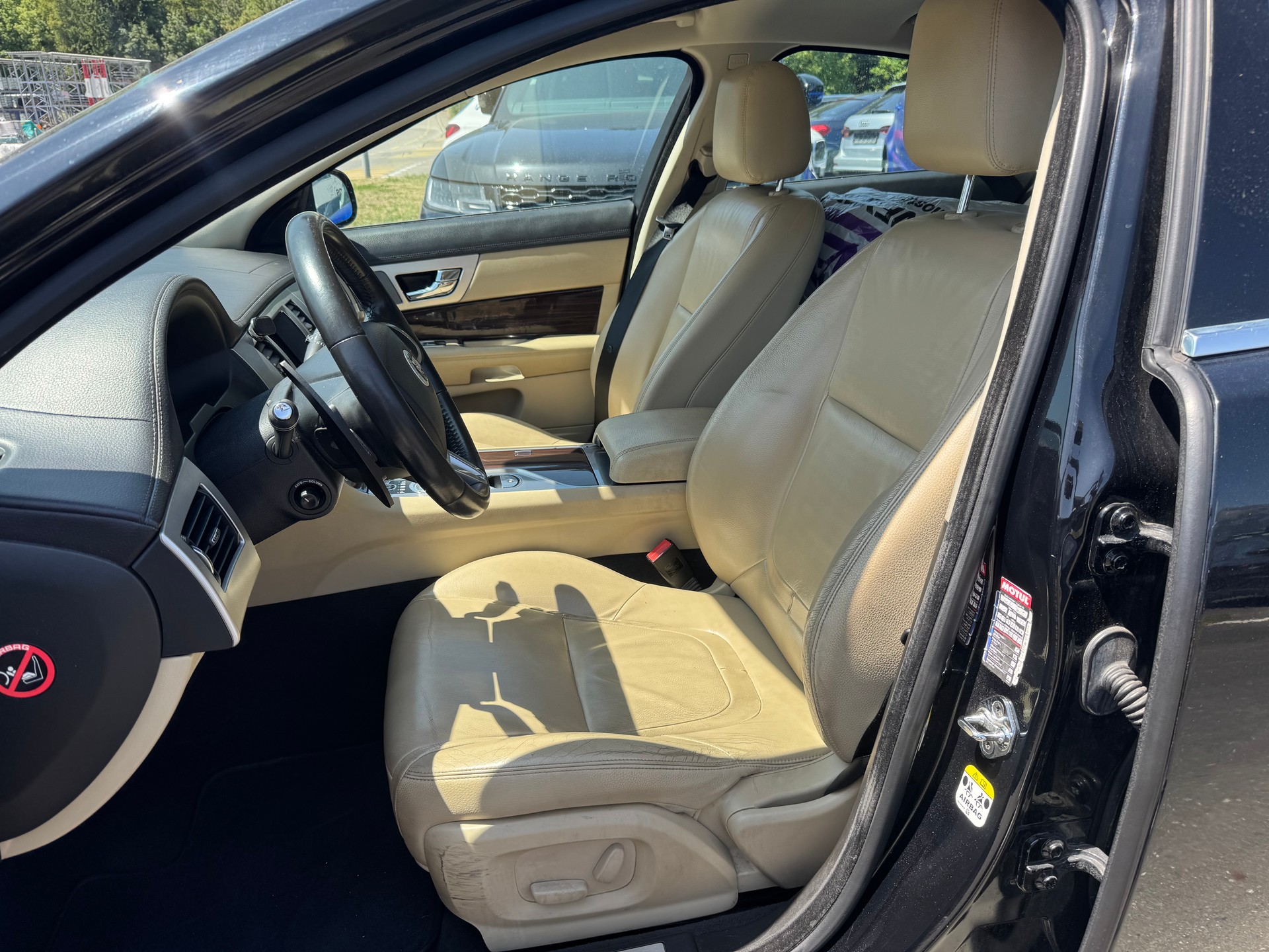 JAGUAR XF 2.2d Premium Luxury-image-12