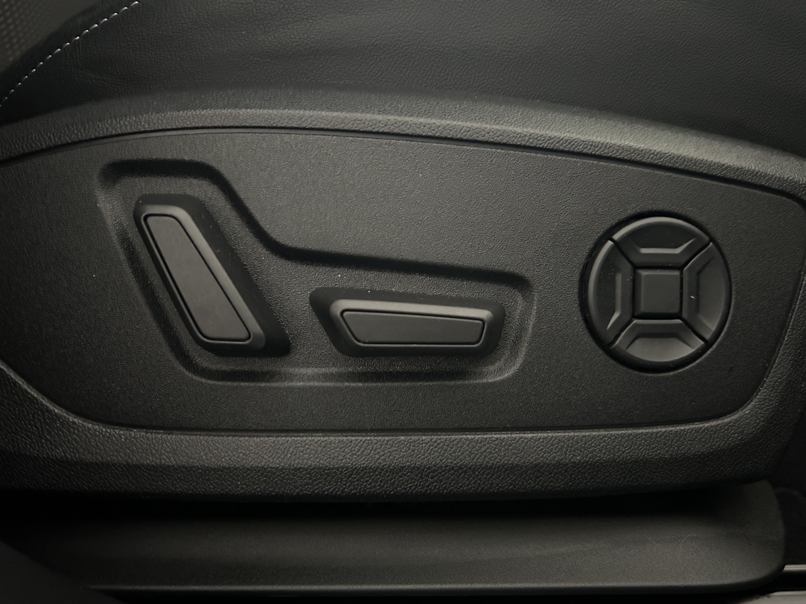 AUDI Q4 e-tron 50 quattro-image-21
