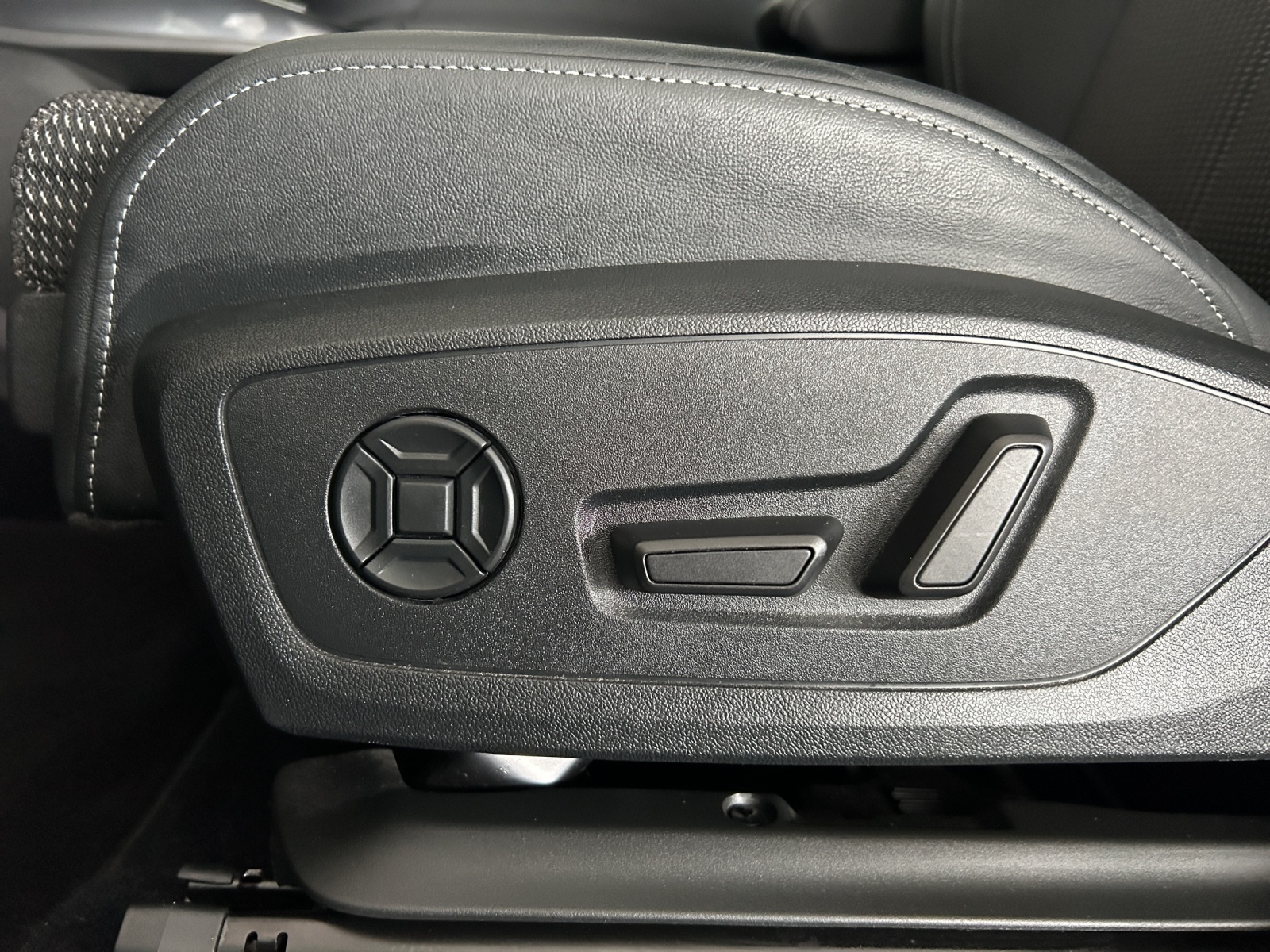 AUDI Q4 e-tron 50 quattro-image-18