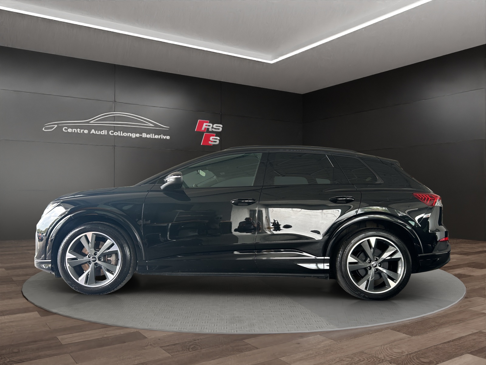 AUDI Q4 e-tron 50 quattro-image-2
