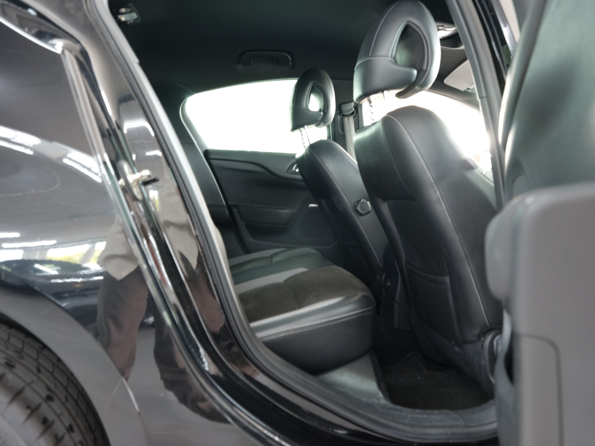 DS AUTOMOBILES DS 4 1.6 BlueHDi Performance Line Automatic *Sitzheizung* *PDC Vorne & Hinten*-image-17