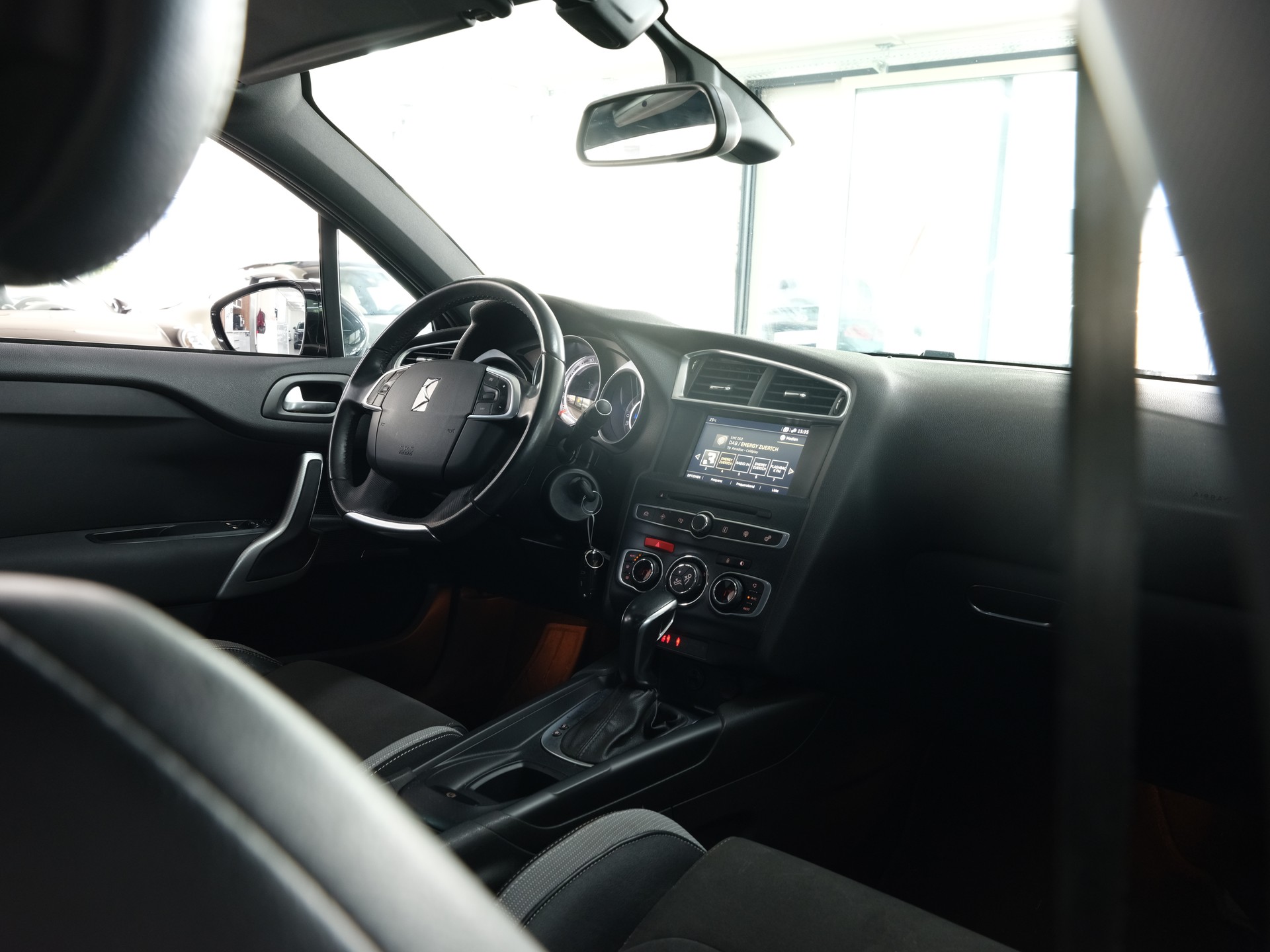DS AUTOMOBILES DS 4 1.6 BlueHDi Performance Line Automatic *Sitzheizung* *PDC Vorne & Hinten*-image-21