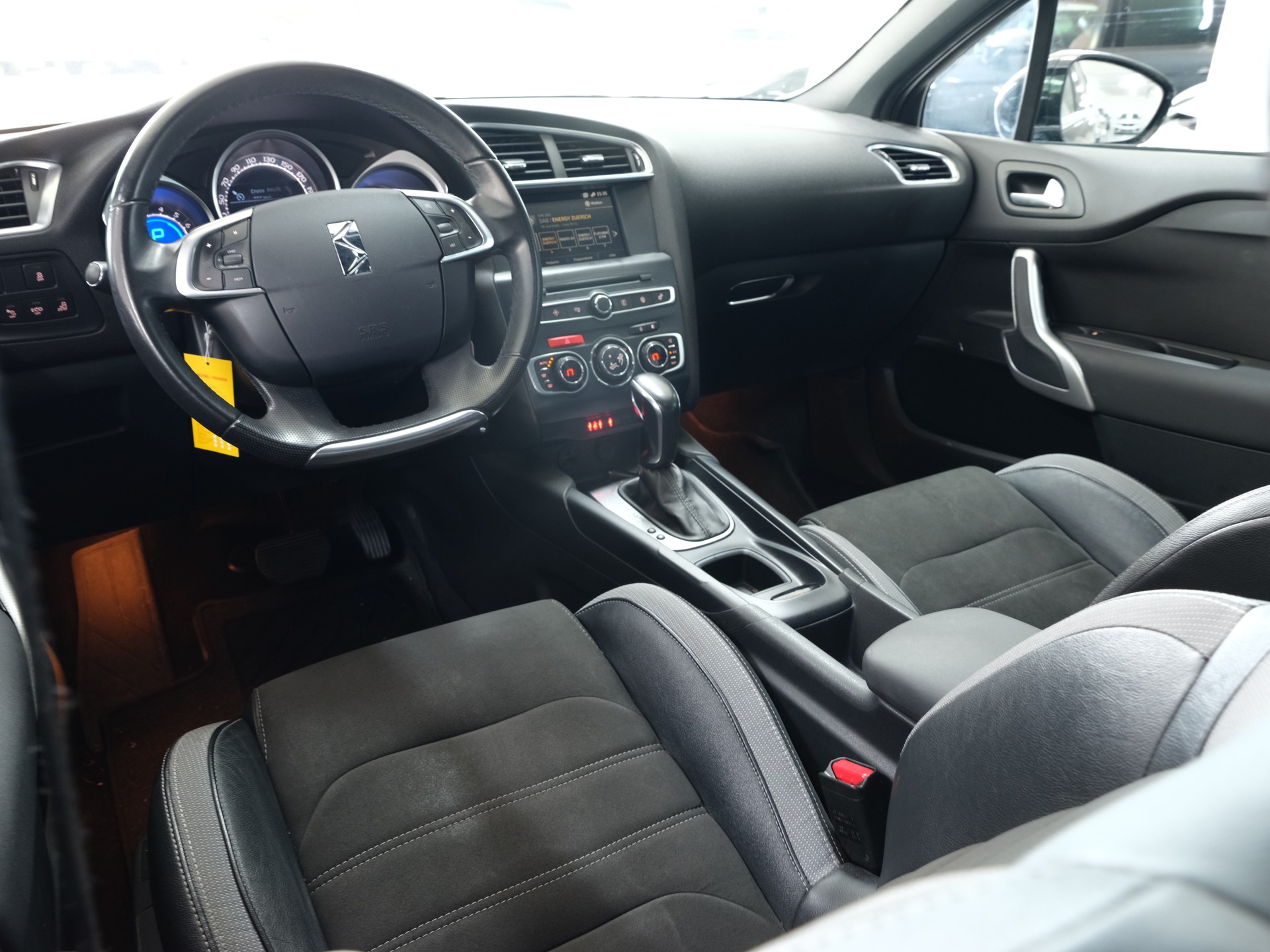 DS AUTOMOBILES DS 4 1.6 BlueHDi Performance Line Automatic *Sitzheizung* *PDC Vorne & Hinten*-image-19