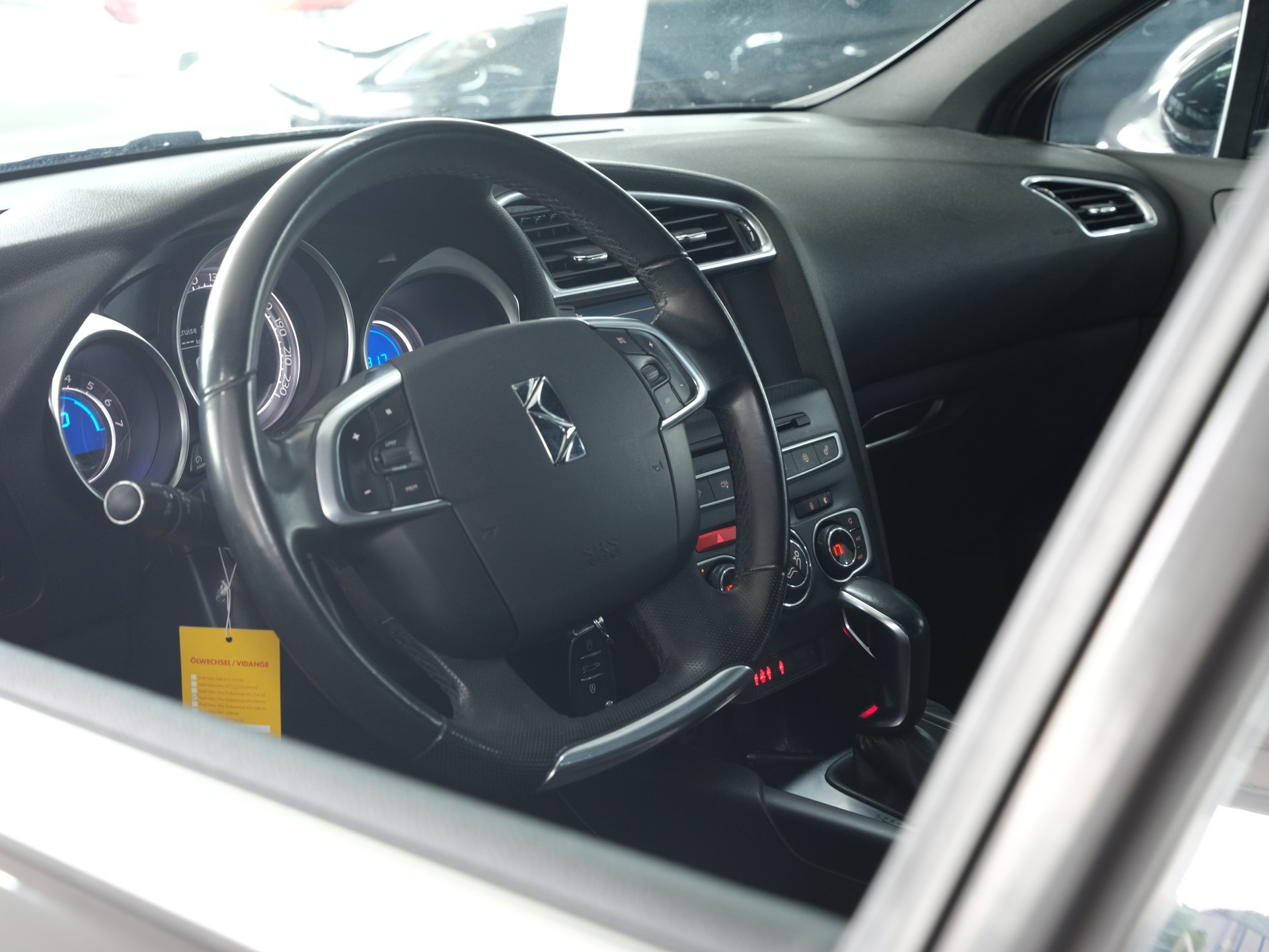 DS AUTOMOBILES DS 4 1.6 BlueHDi Performance Line Automatic *Sitzheizung* *PDC Vorne & Hinten*-image-13