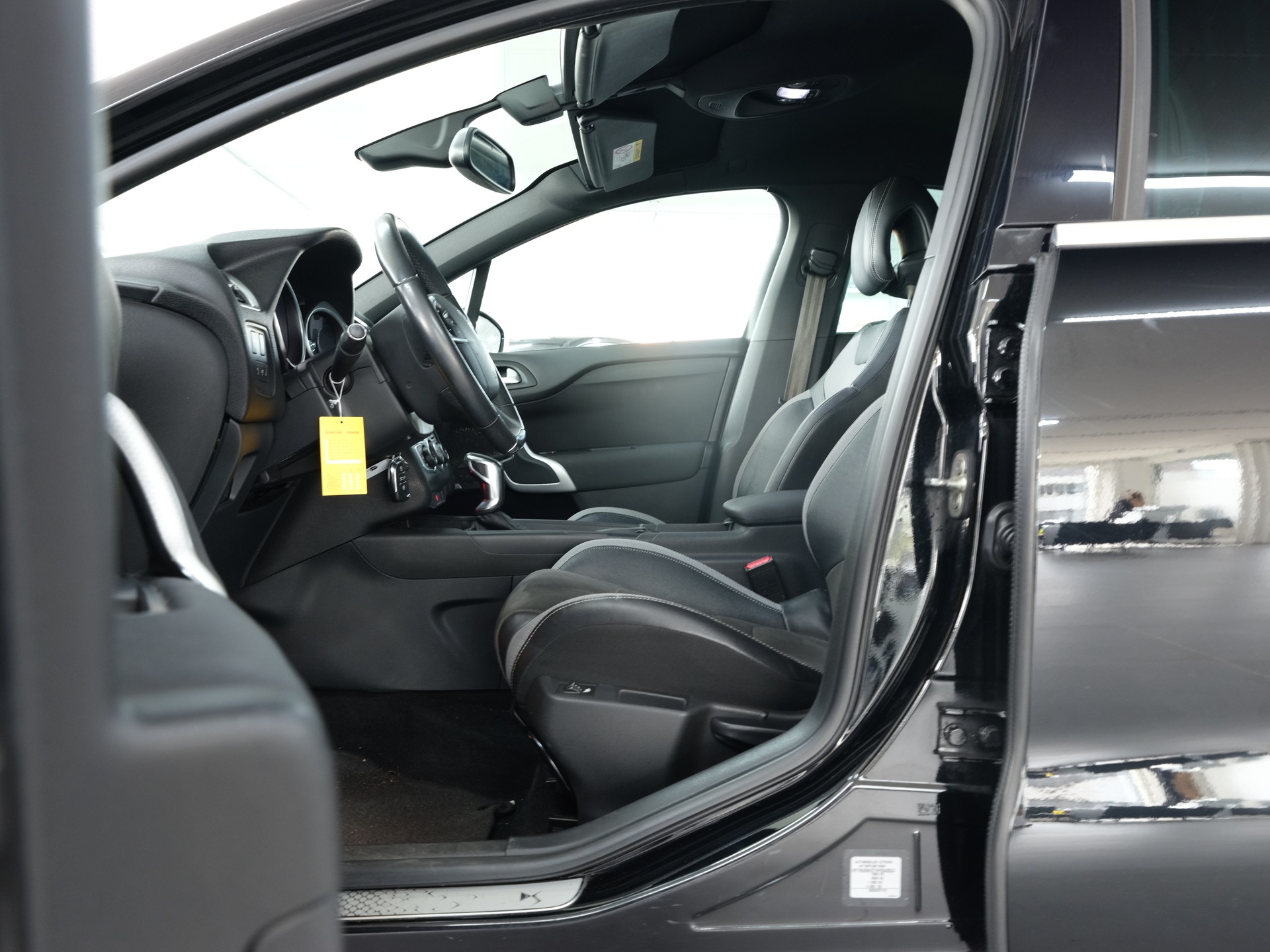 DS AUTOMOBILES DS 4 1.6 BlueHDi Performance Line Automatic *Sitzheizung* *PDC Vorne & Hinten*-image-15