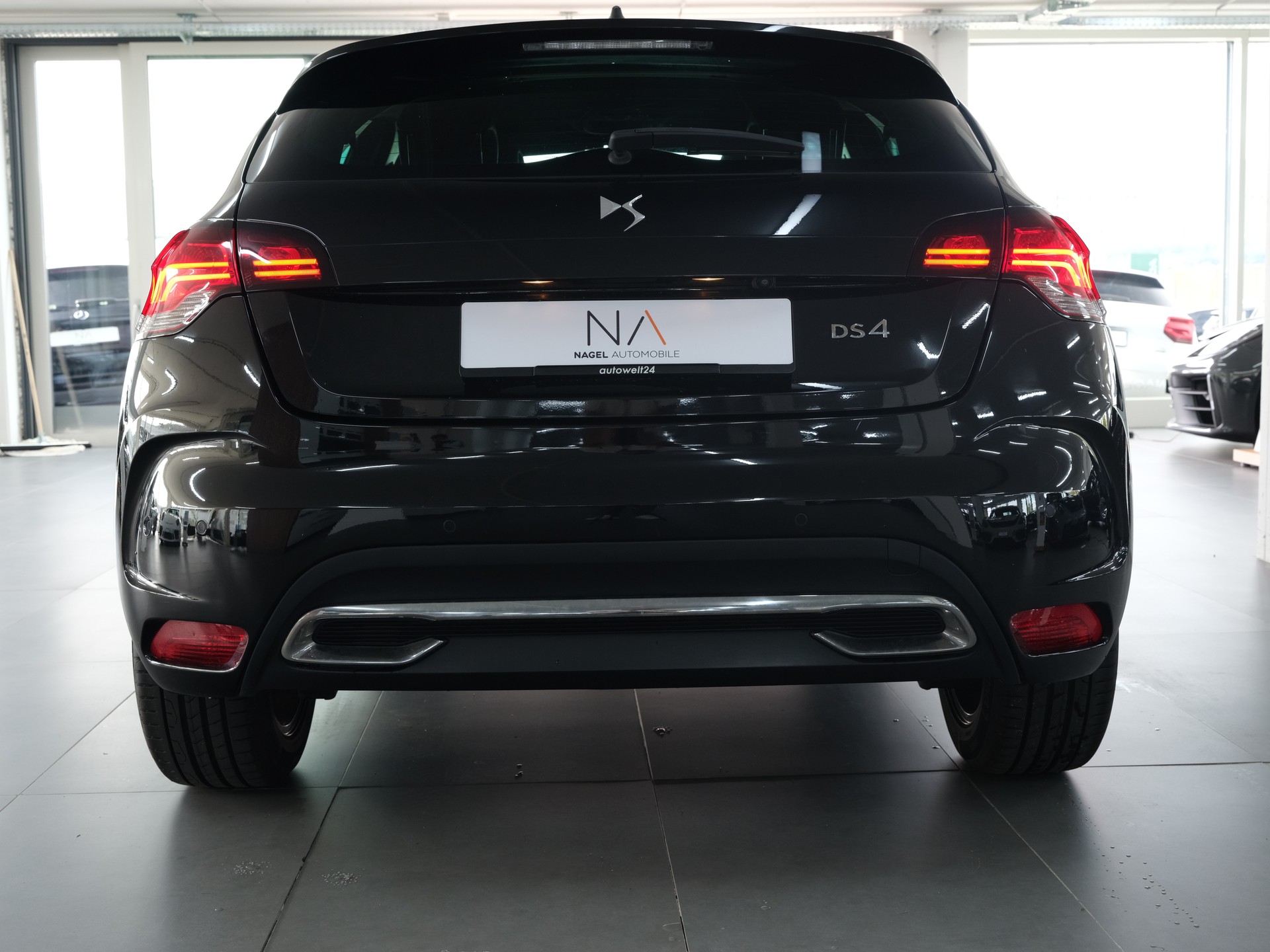 DS AUTOMOBILES DS 4 1.6 BlueHDi Performance Line Automatic *Sitzheizung* *PDC Vorne & Hinten*-image-2