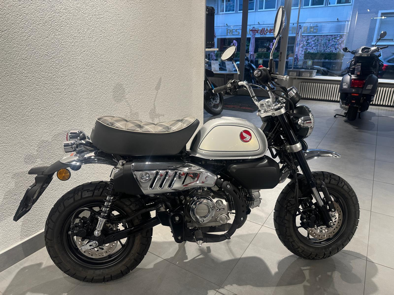 HONDA Monkey 125 ABS | Occasion | nur 720 km | Top Zustand-showroom-element-3
