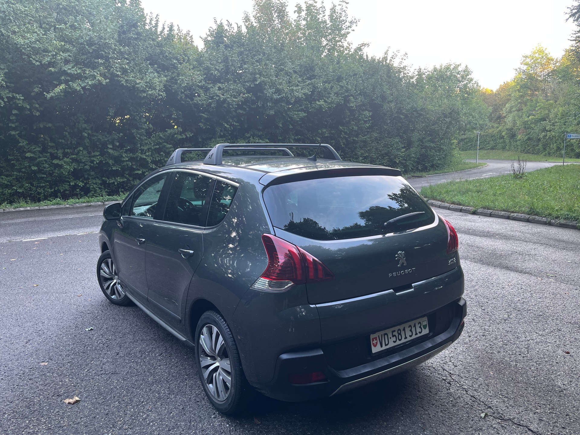 PEUGEOT 3008 1.6 16V T Allure-image-3