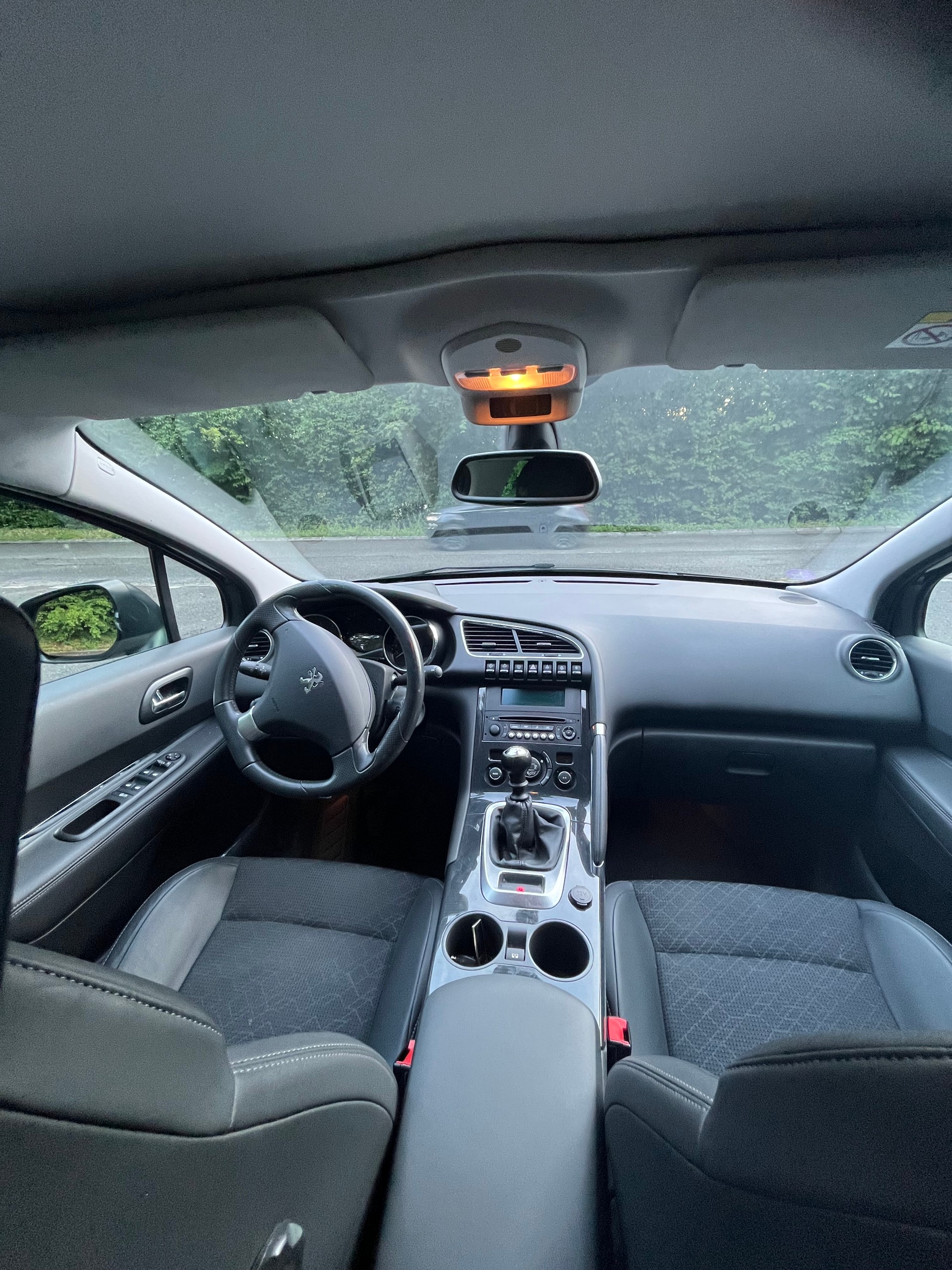 PEUGEOT 3008 1.6 16V T Allure-image-8