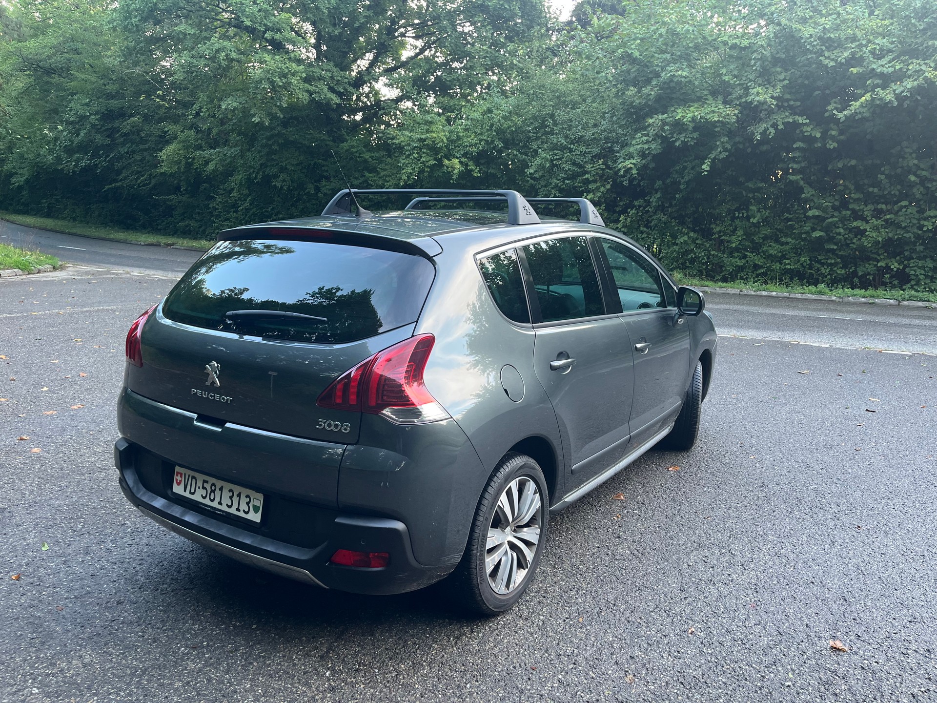 PEUGEOT 3008 1.6 16V T Allure-image-4